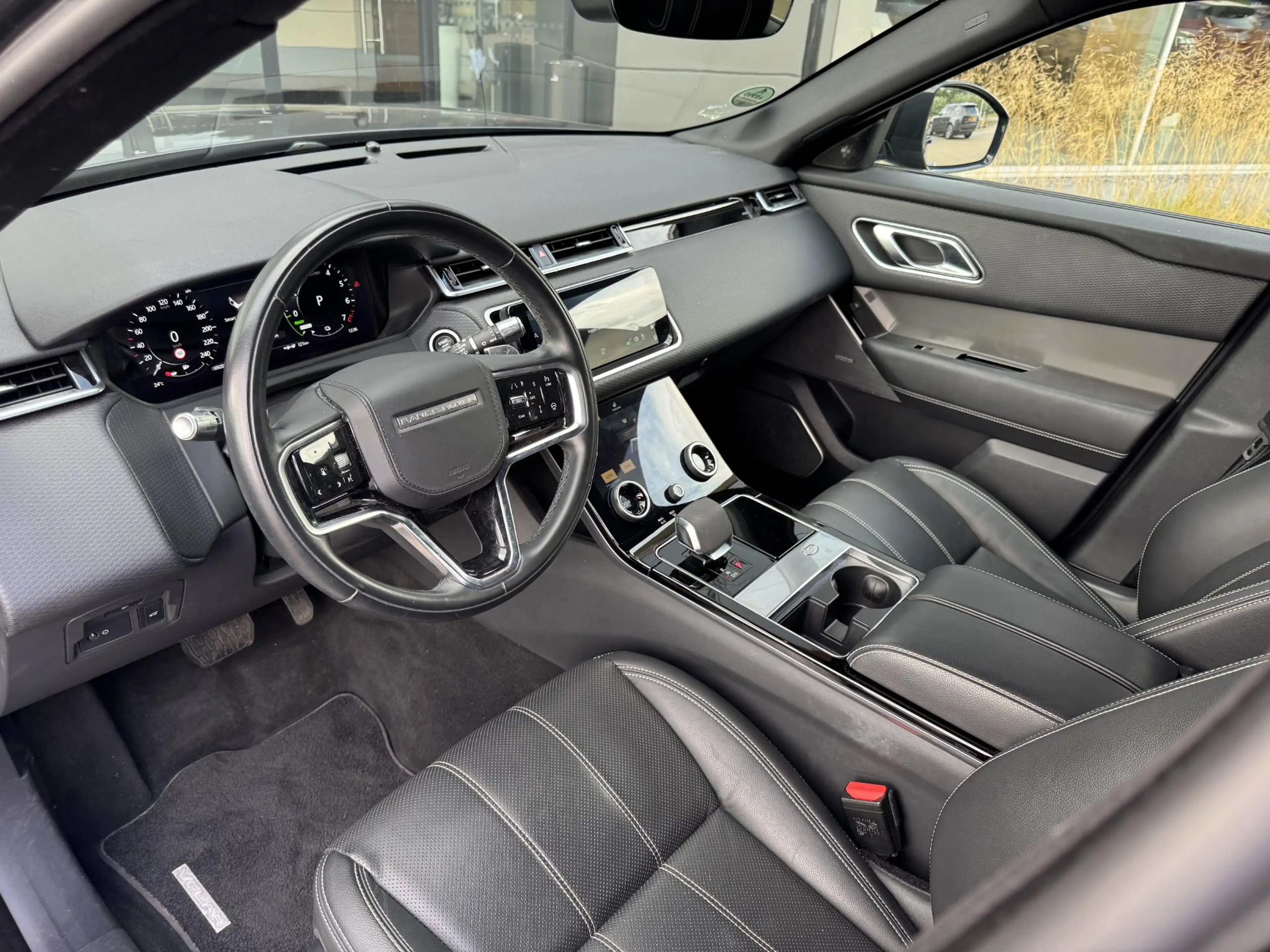 Land Rover Range Rover Velar P400e SE — photo 5