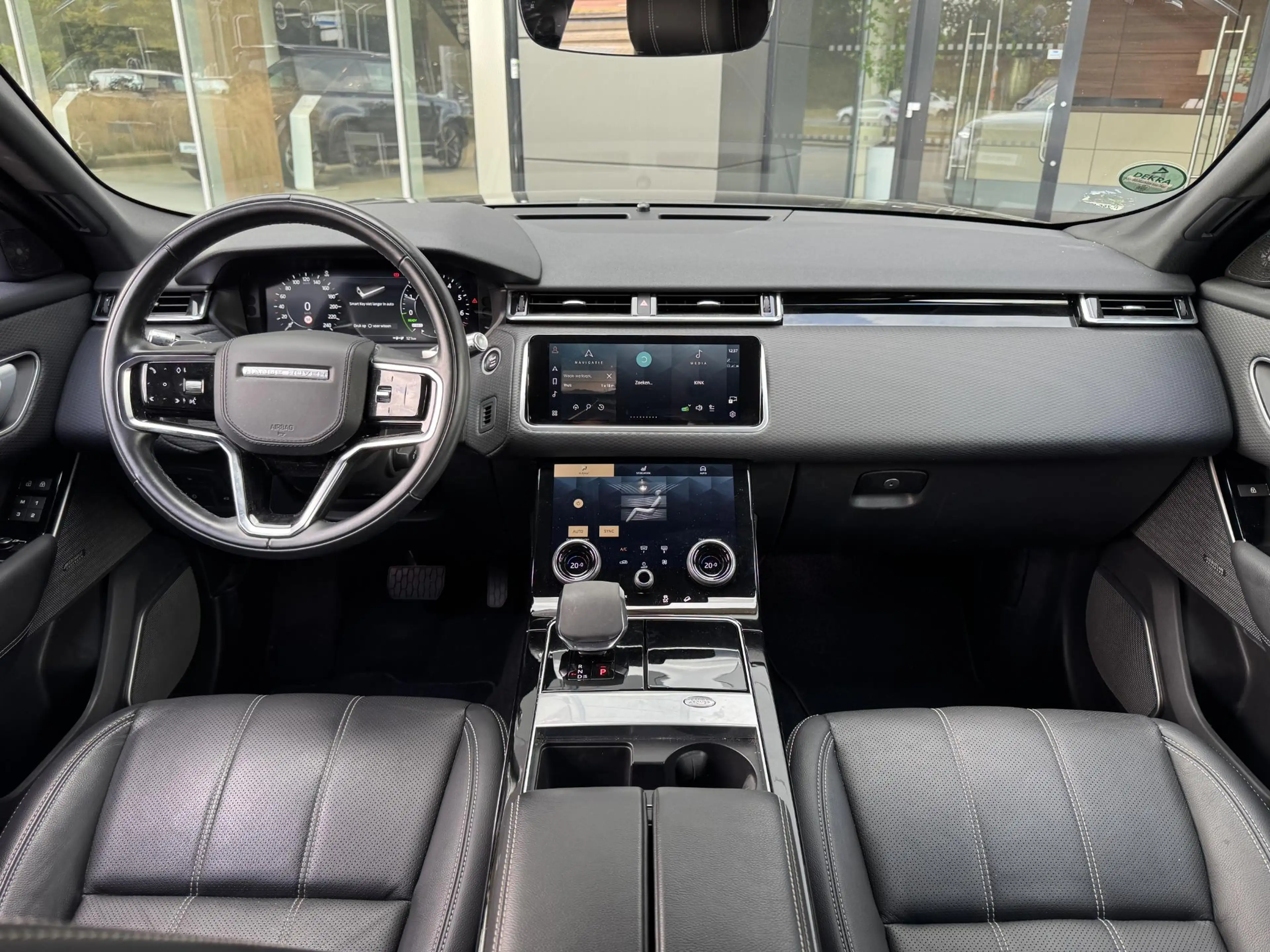 Land Rover Range Rover Velar P400e SE — photo 14