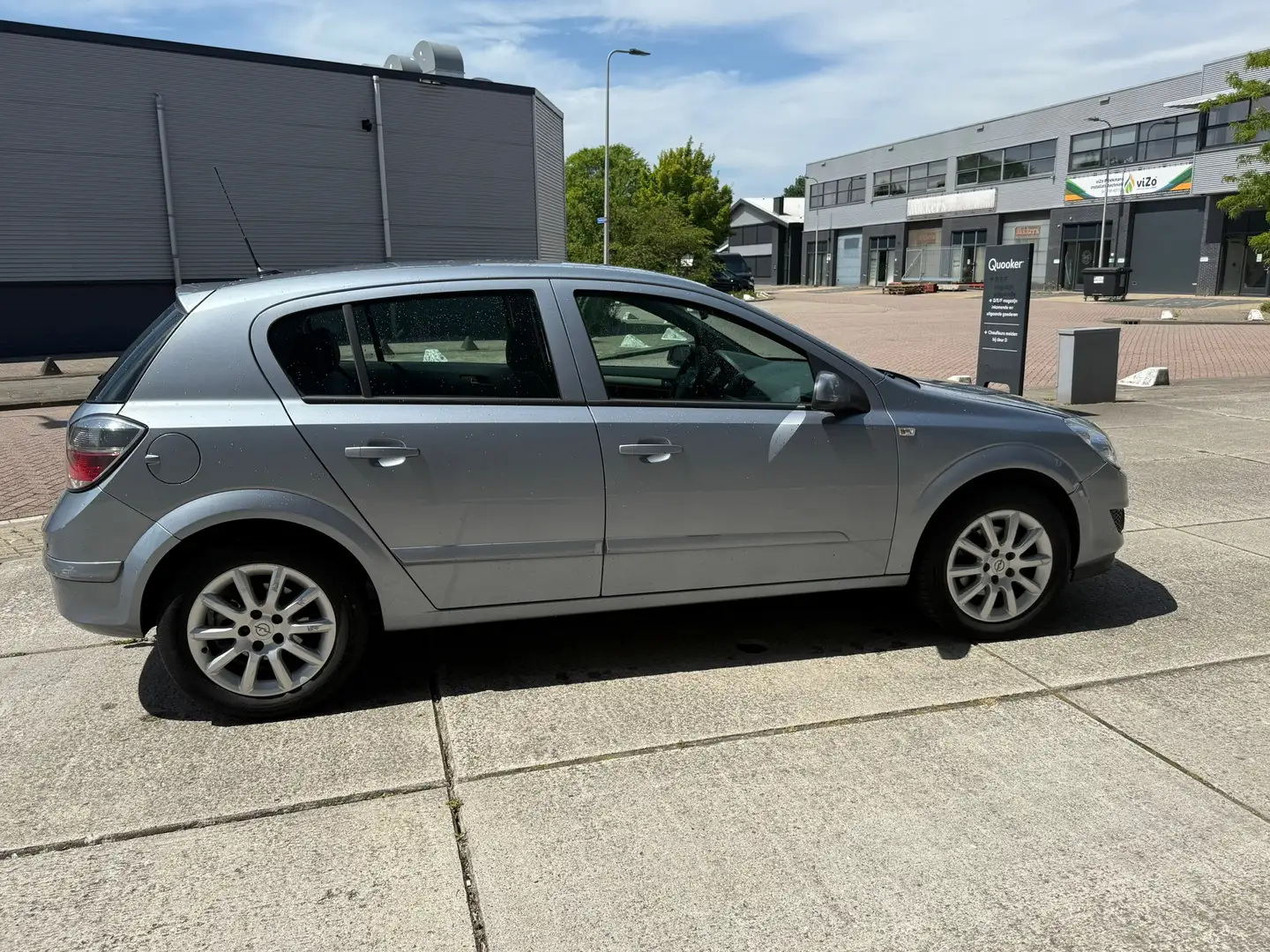 Opel Astra 1.6 Temptation Automaat airco Volledig onderhouden Grijs - 2
