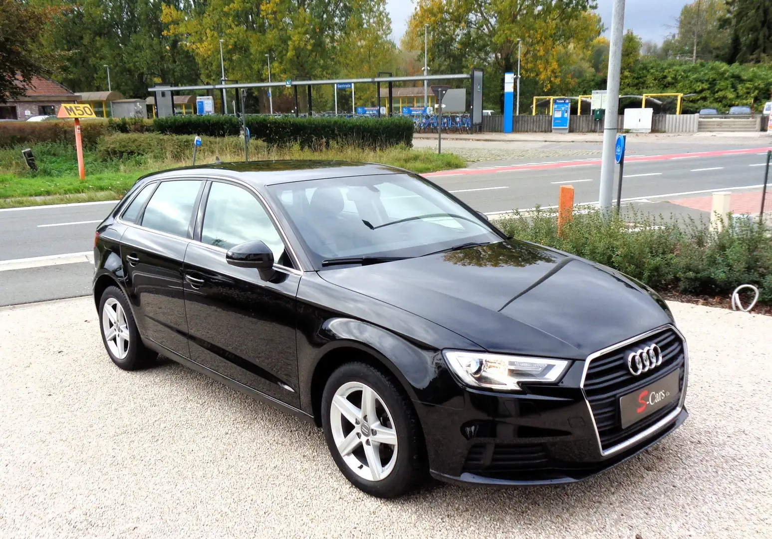 Audi A3 A3 1.0 TFSI Sportback S tronic/ Leder / Navi / ... Noir - 1