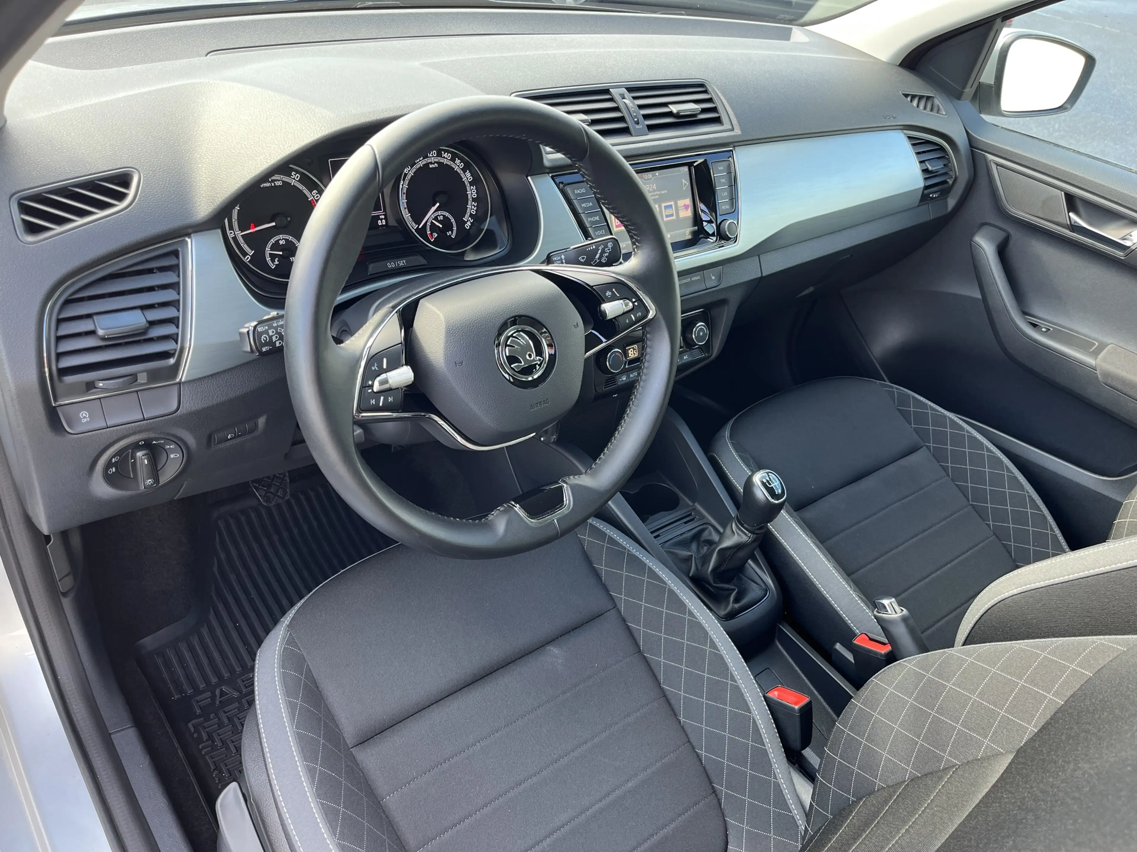 Skoda Fabia Combi 1.0 TSI Ambition 97€ m.20% Anz. Navi PDC S — photo 12