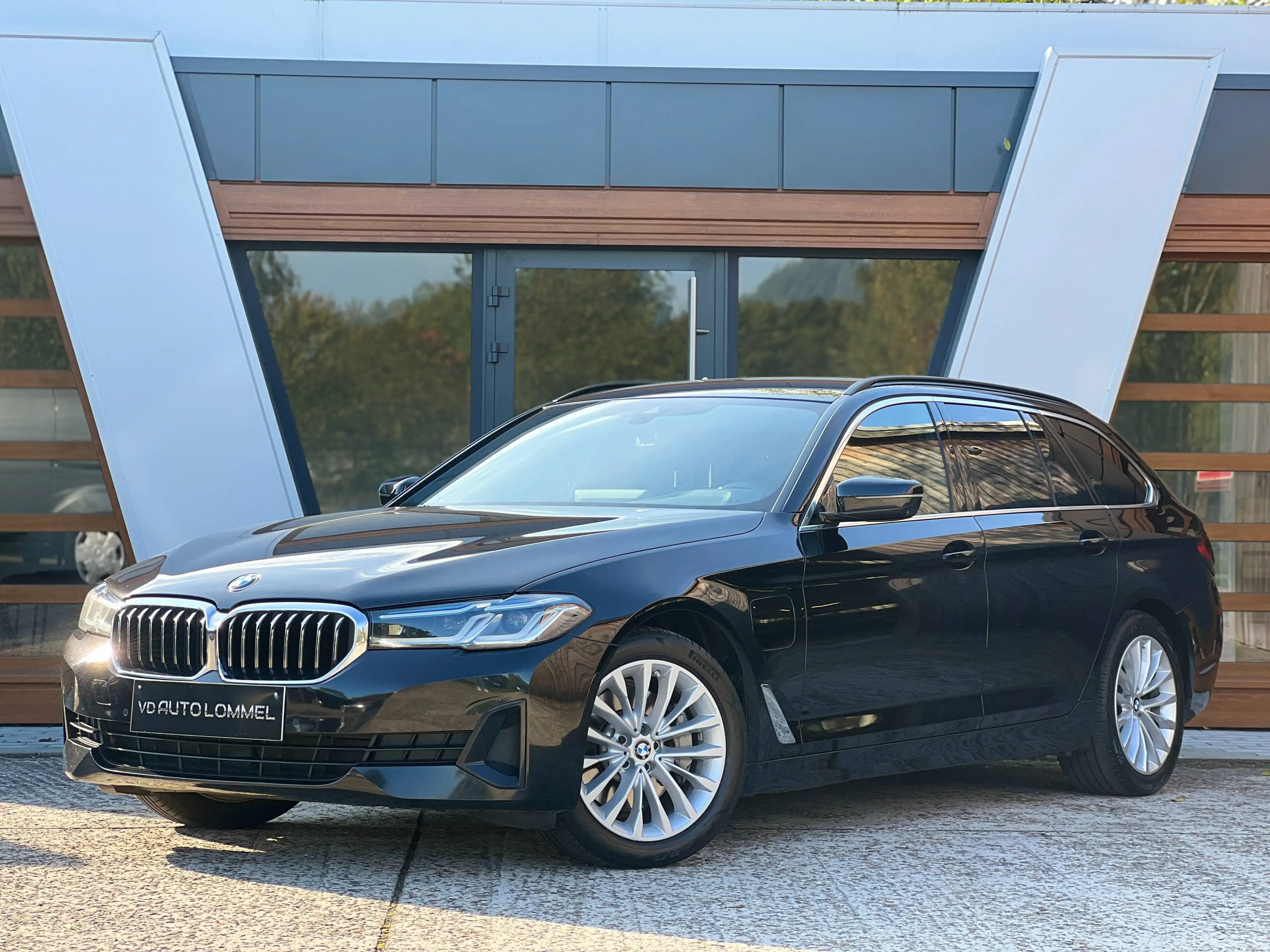 BMW 530 e Touring - LASER/ LED/ 360° CAMERA/ KEYLESS/ GARANTIE — photo 3