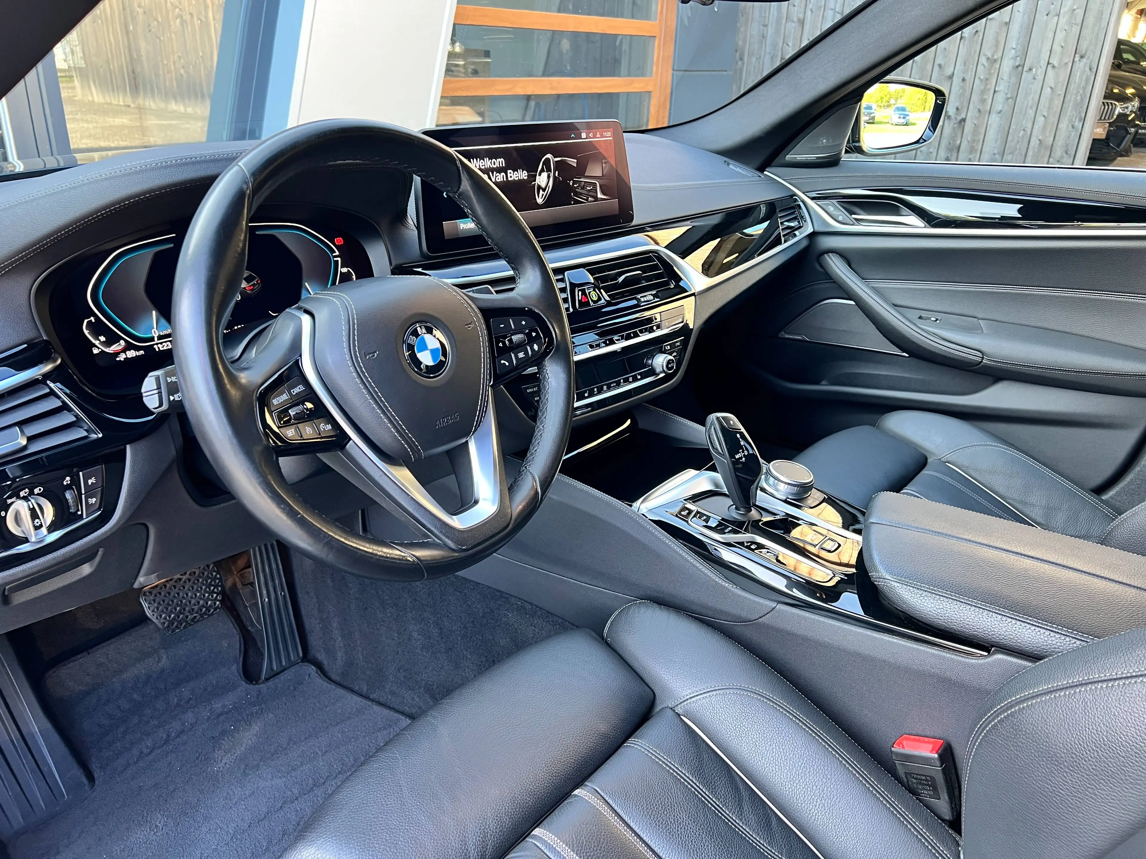 BMW 530 e Touring - LASER/ LED/ 360° CAMERA/ KEYLESS/ GARANTIE — photo 8