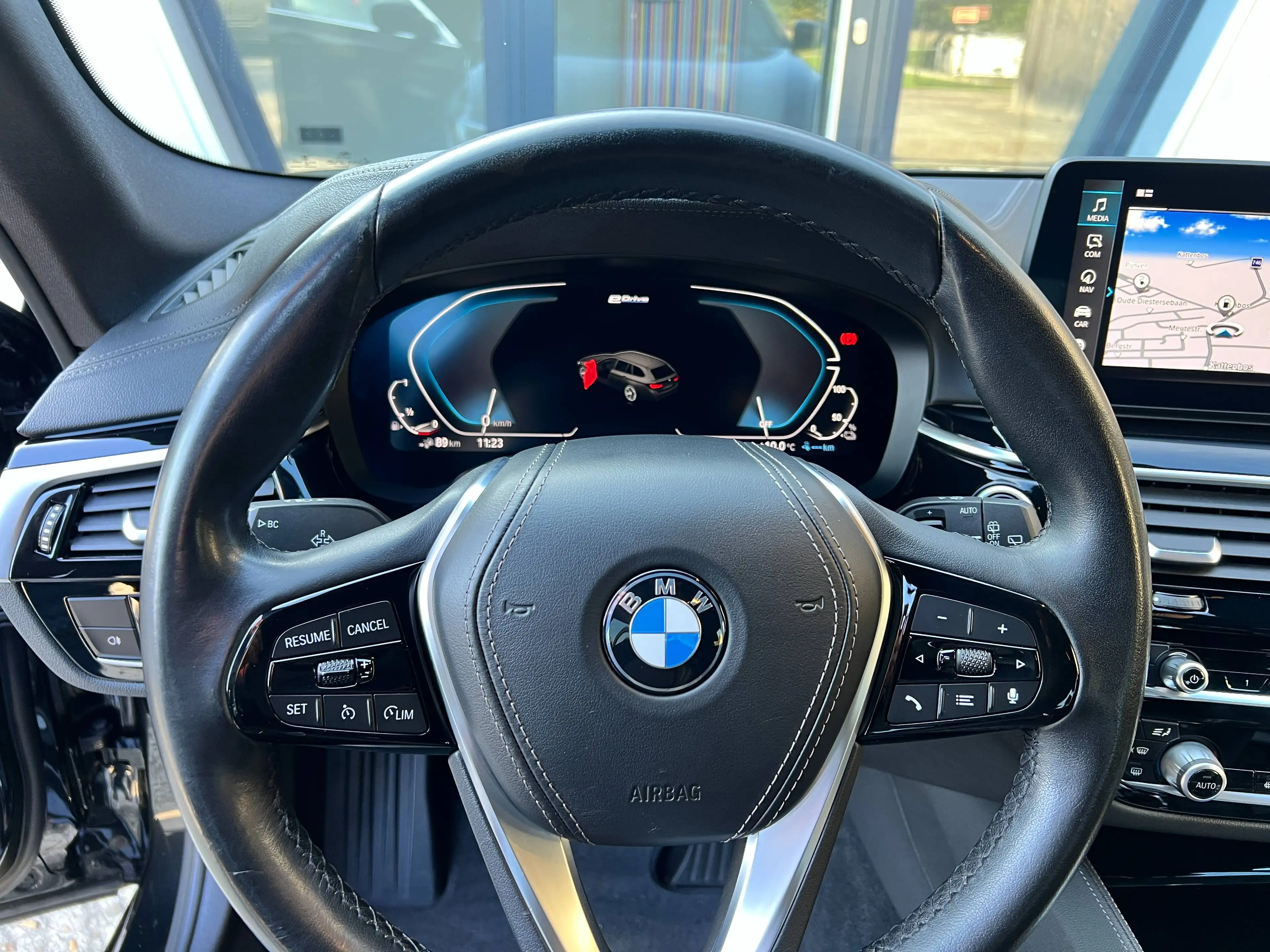 BMW 530 e Touring - LASER/ LED/ 360° CAMERA/ KEYLESS/ GARANTIE — photo 10