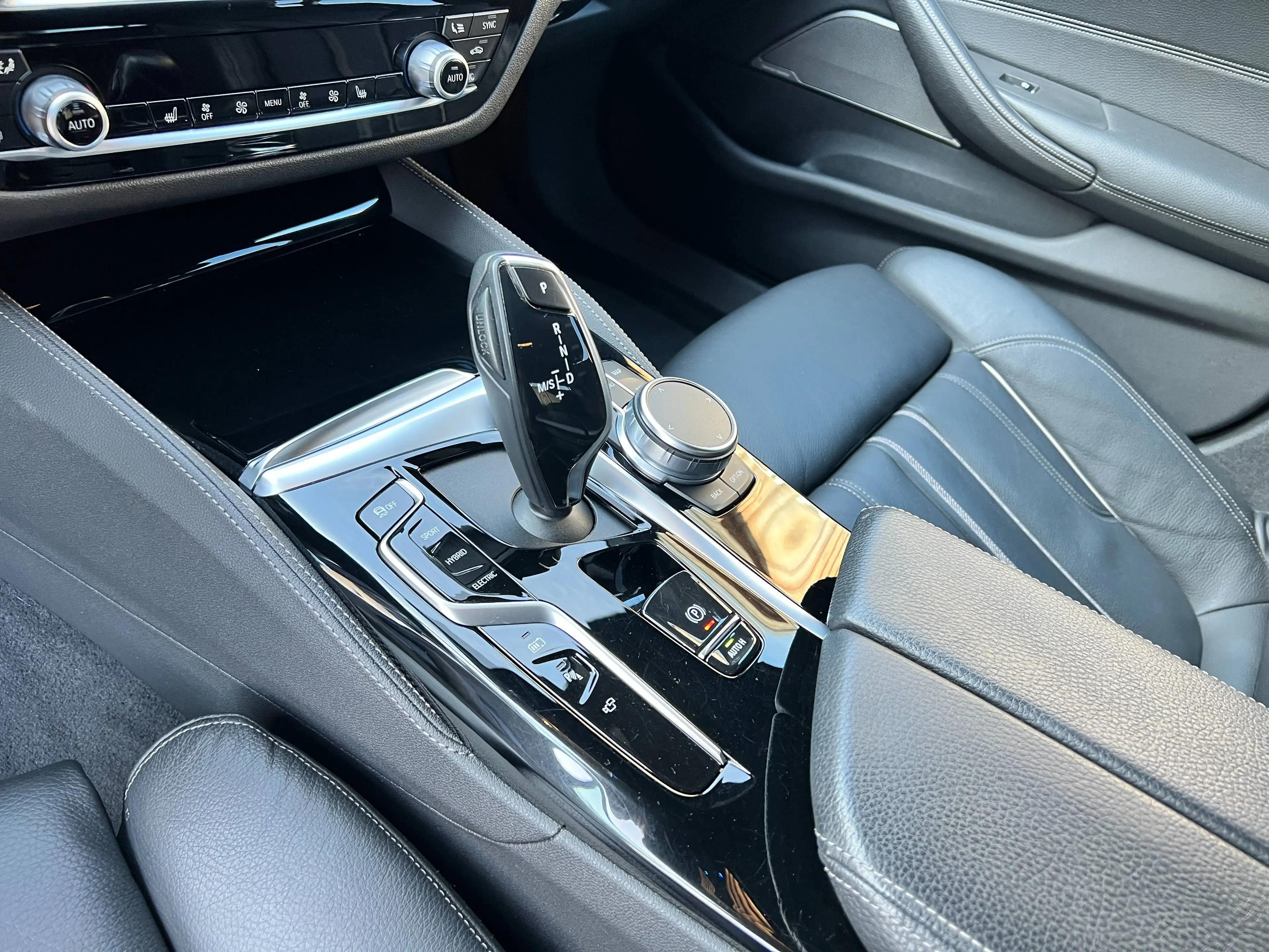 BMW 530 e Touring - LASER/ LED/ 360° CAMERA/ KEYLESS/ GARANTIE — photo 11