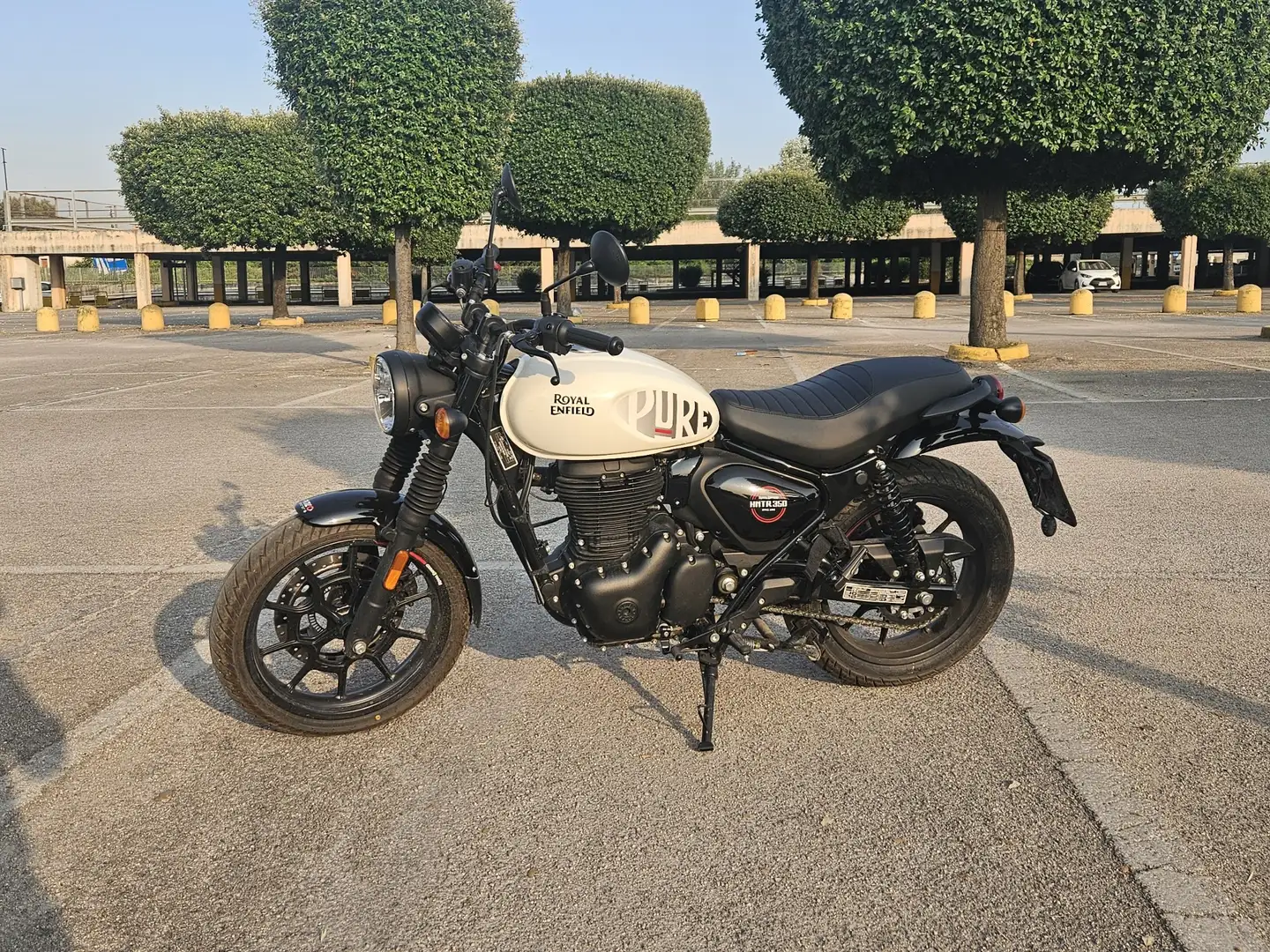 Royal Enfield hntr 350 dapper White Bianco - 1