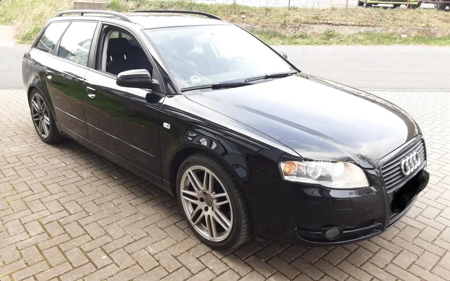 Audi A4 Navi/Sitzheizung/Xenon/PDC/Klimaautom./Tempomat Černá - 1