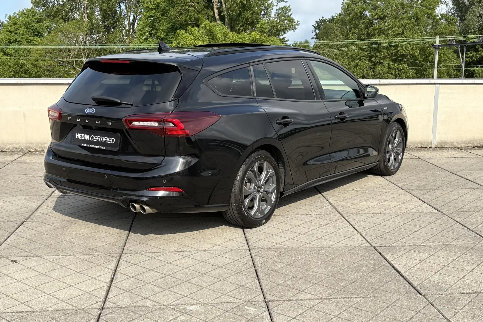Ford Focus Wagon 1.0 EcoBoost Hybrid ST Line | Panoramadak | Zwart - 2