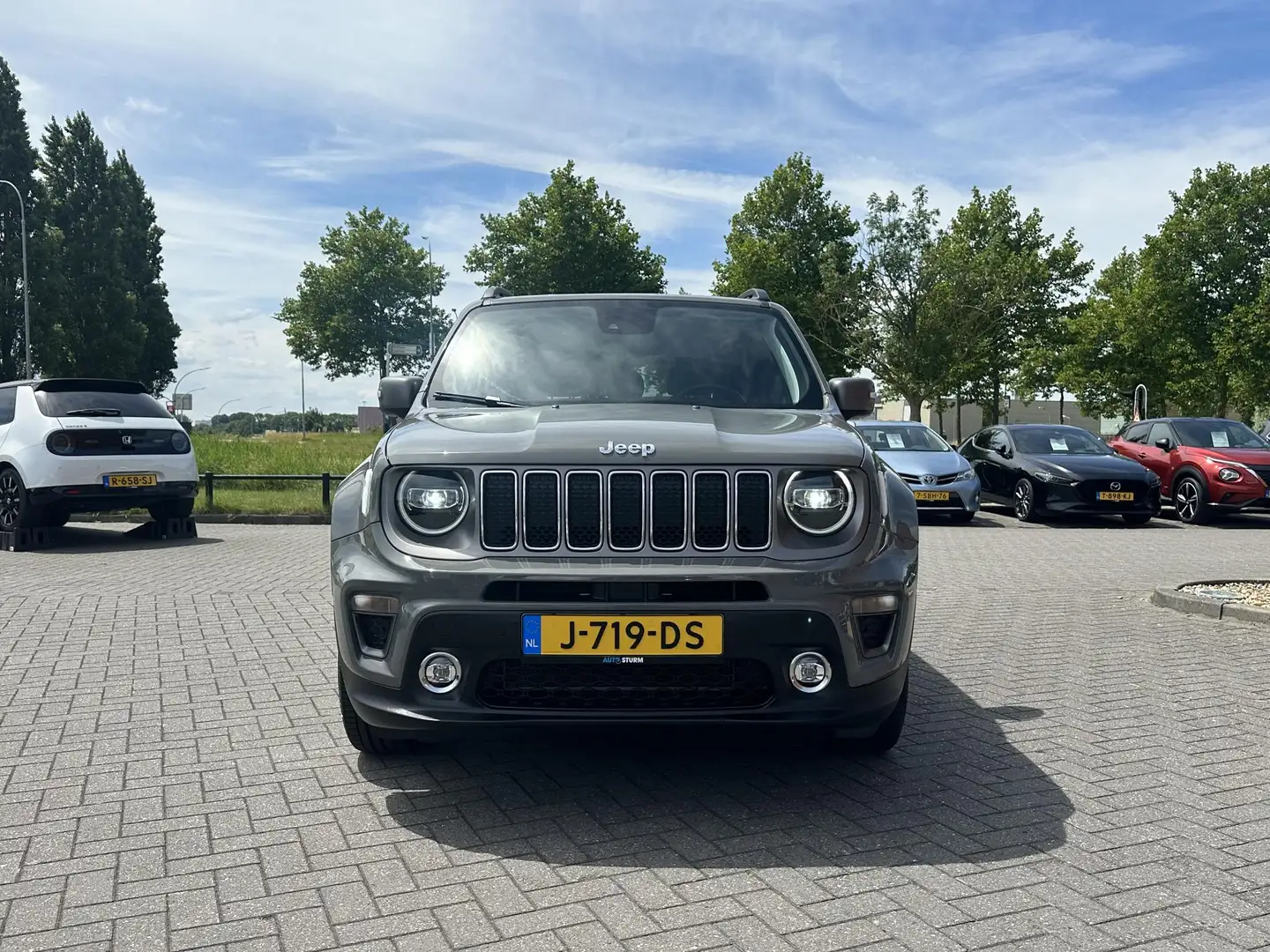 Jeep Renegade 1.3T DDCT Limited Trekhaak | Navigatie | Climate C Grijs - 2