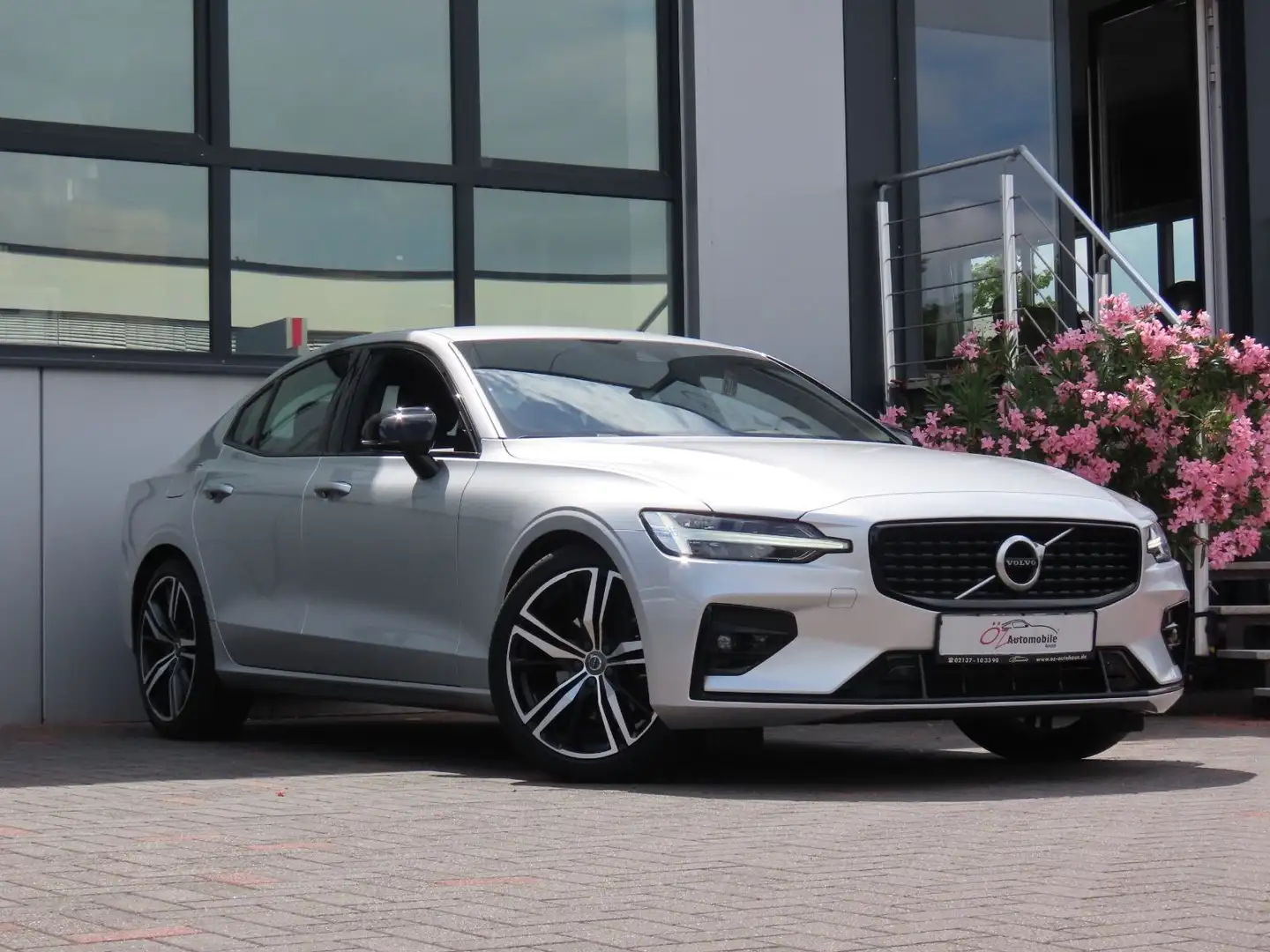 Volvo S60 T8 Twin Engine AWD Geartronic R Design Silber - 2