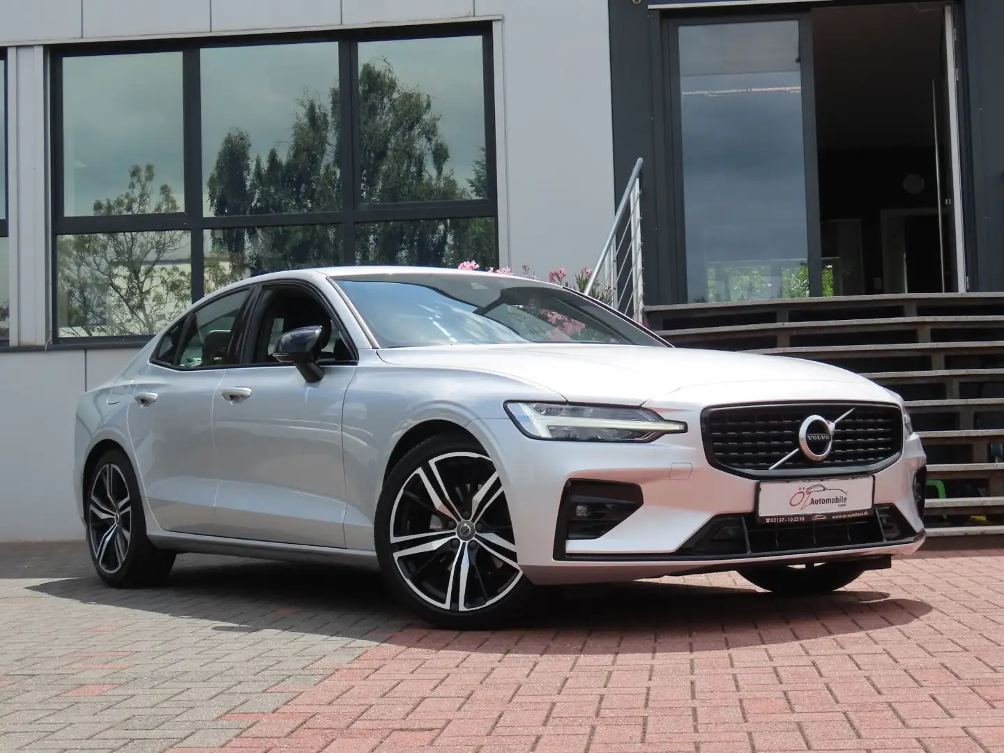 Volvo S60 T8 Twin Engine AWD Geartronic R Design Silber - 1
