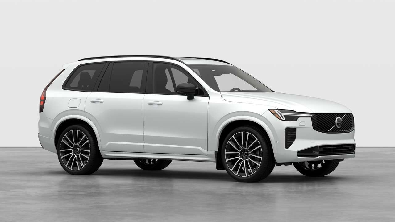 2026 Volvo XC90 B6 AWD Plus Dark Theme 7-Seater alt 3