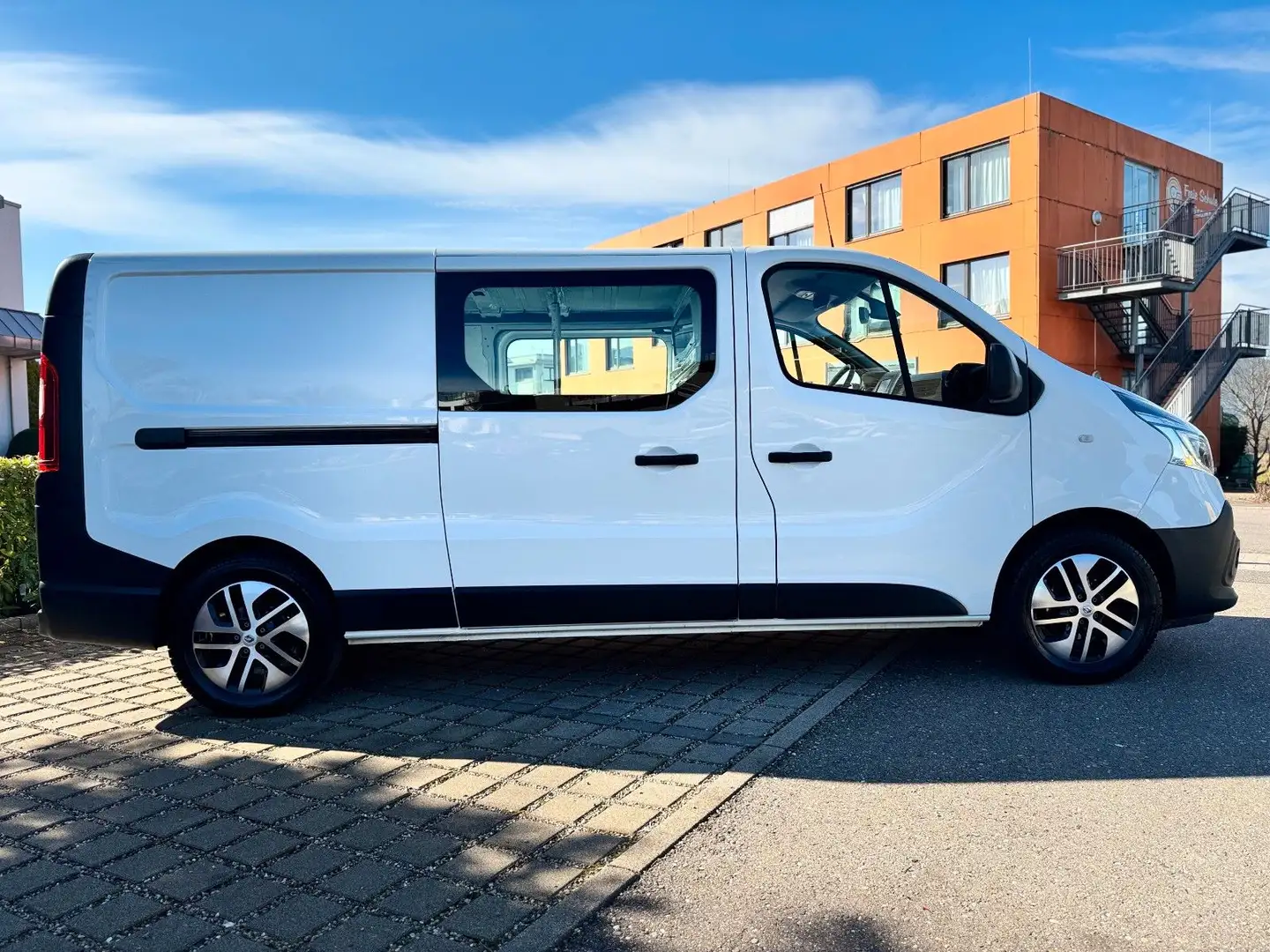 Renault Trafic Kasten L2H1 3,0t LED Kamera Navi 2x S-Tür Weiß - 2