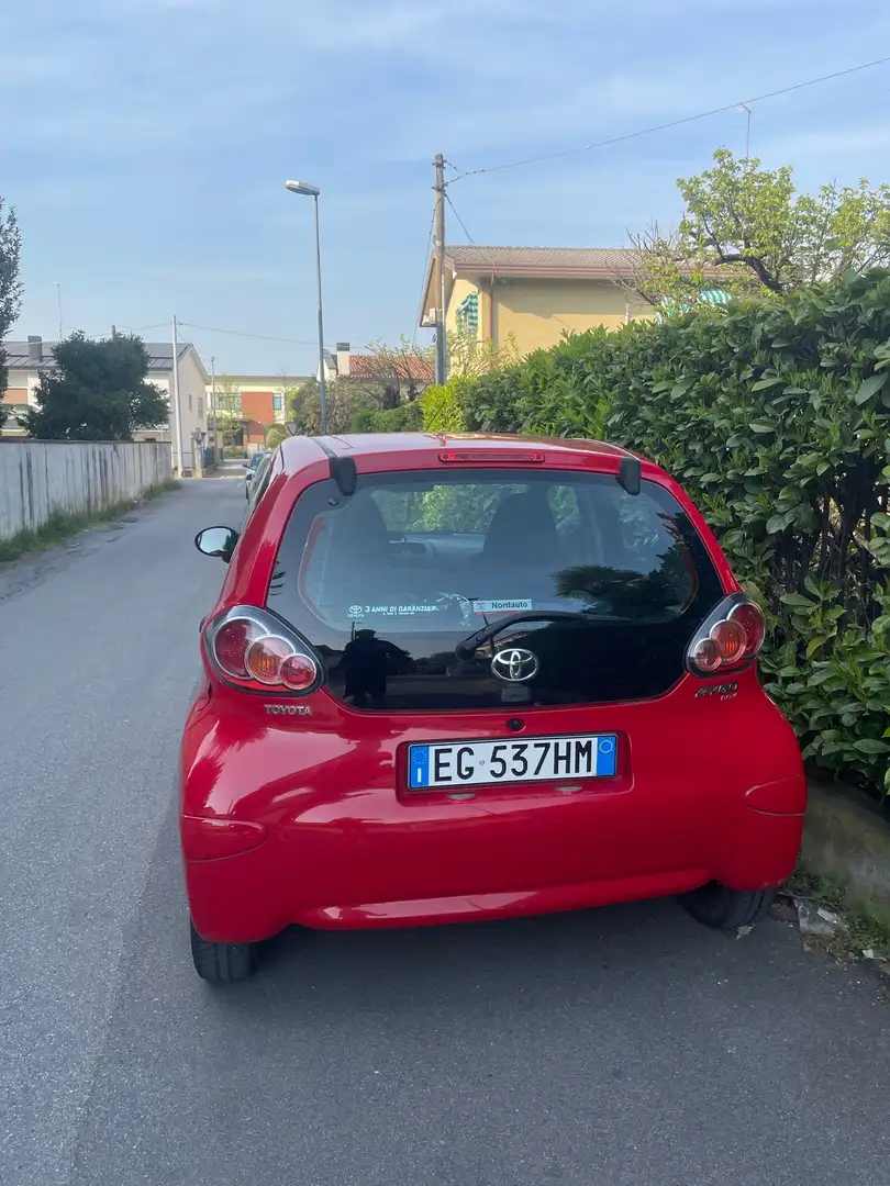 Toyota Aygo Rosso - 2