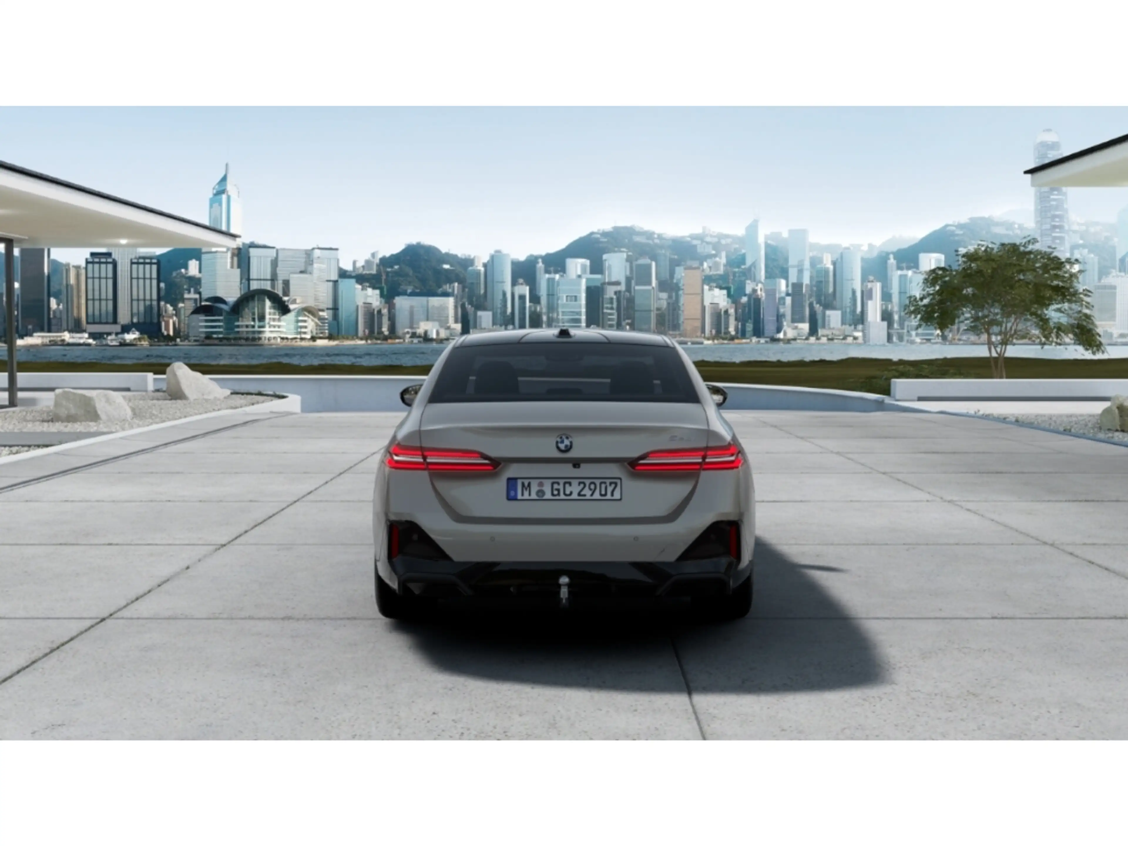 BMW 520 i M Paket LED AHK Panorama H&K Komfortzugang — photo 3