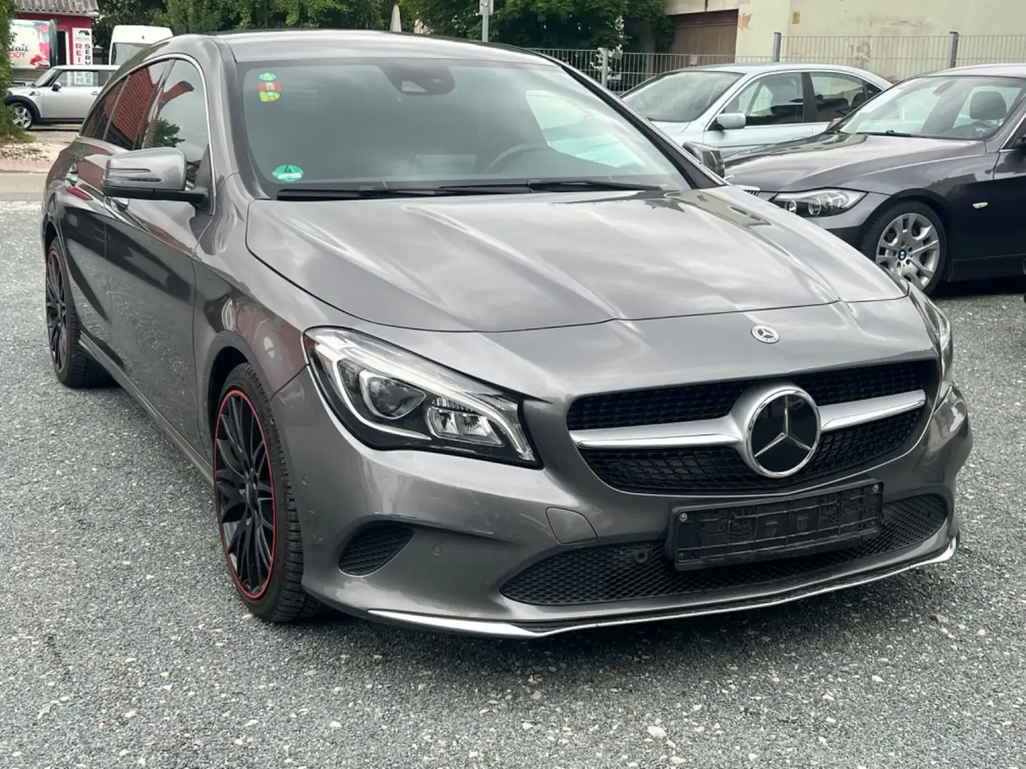 Mercedes-Benz CLA 250 Shooting Brake CLA 250 4Matic Šedá - 2