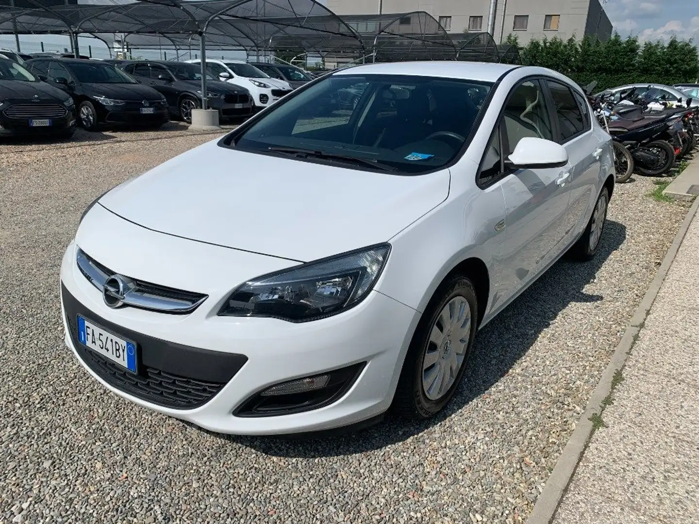 Opel Astra 1.4 100CV 5 porte Cosmo Bianco - 1