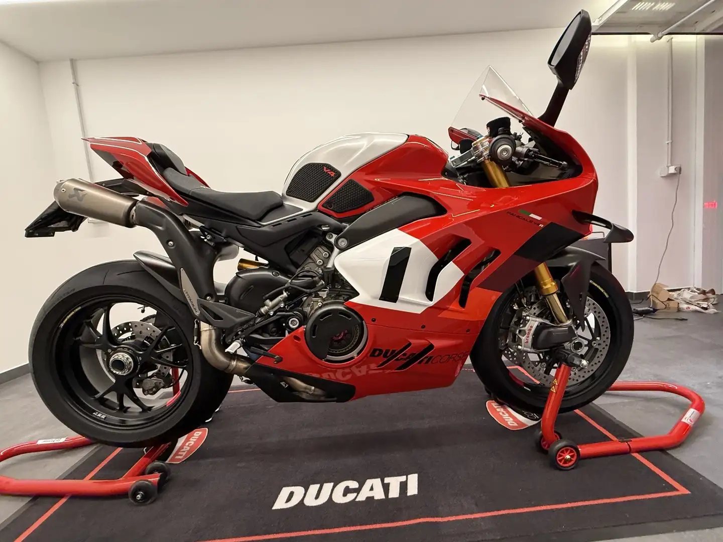 Ducati Panigale V4 R - 2