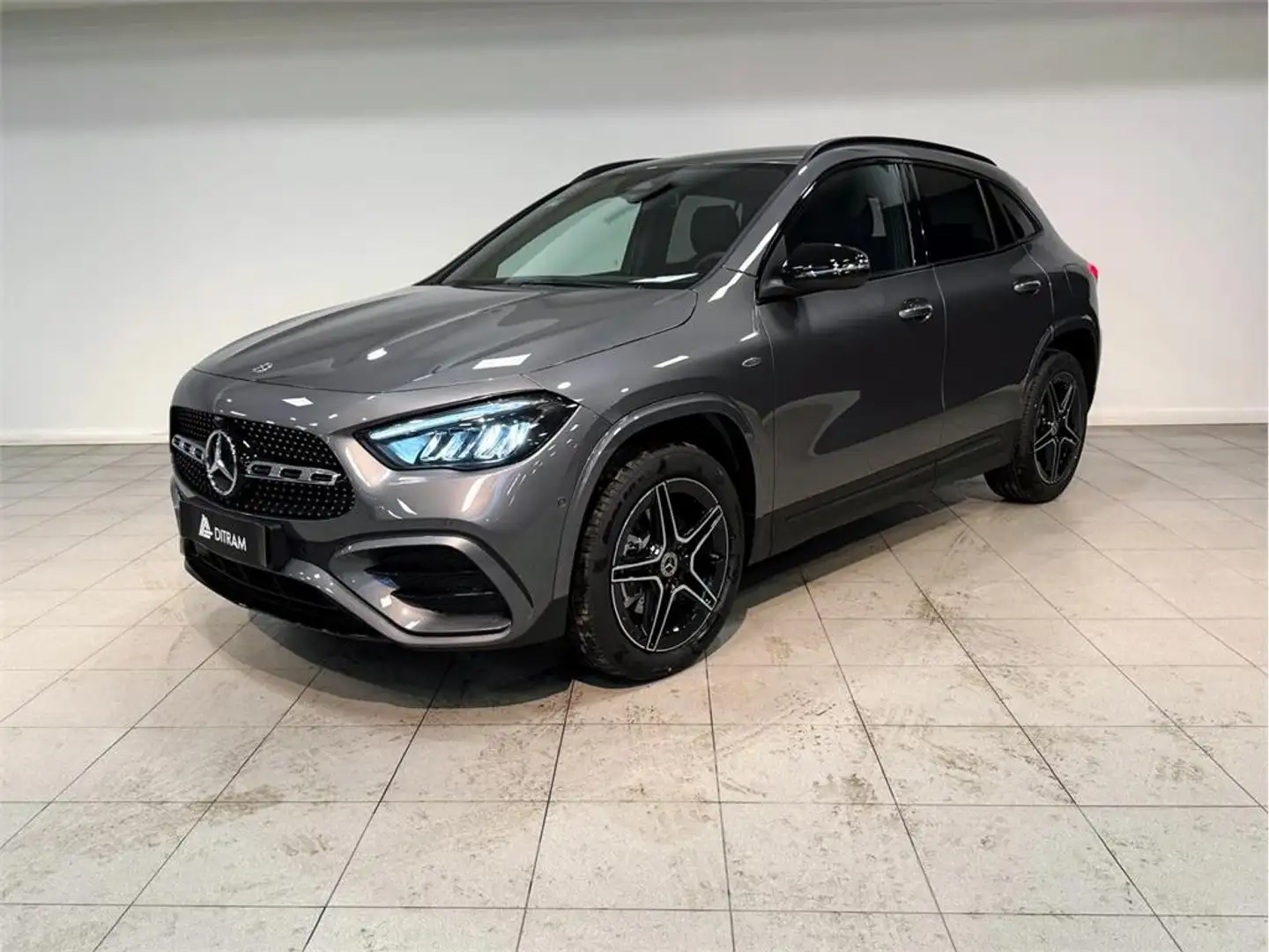 Mercedes-Benz GLA 250 e con tecnología híbrida EQ - 1