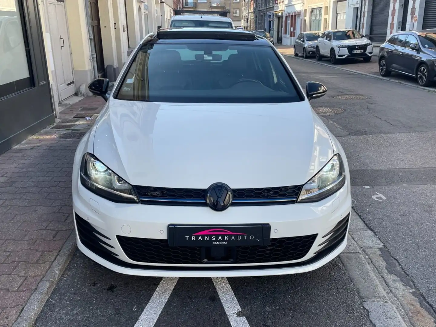 Volkswagen Golf GTD 2.0 TDI 184 DSG / TOIT OUVRANT / CARPLAY / SIEGES CHAUFFANTS Weiß - 2