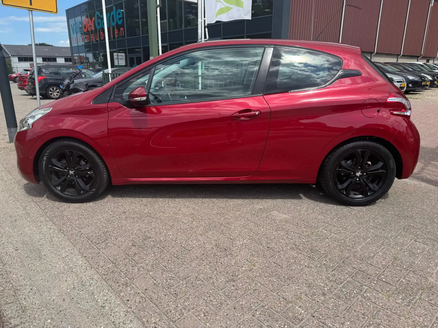 Peugeot 208 1.4 cruise control, airco, navi, bluetooth, APK 05 Rot - 2