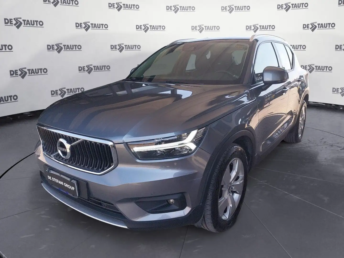 Volvo XC40 XC40 2.0 d3 Momentum awd geartronic Grigio - 1