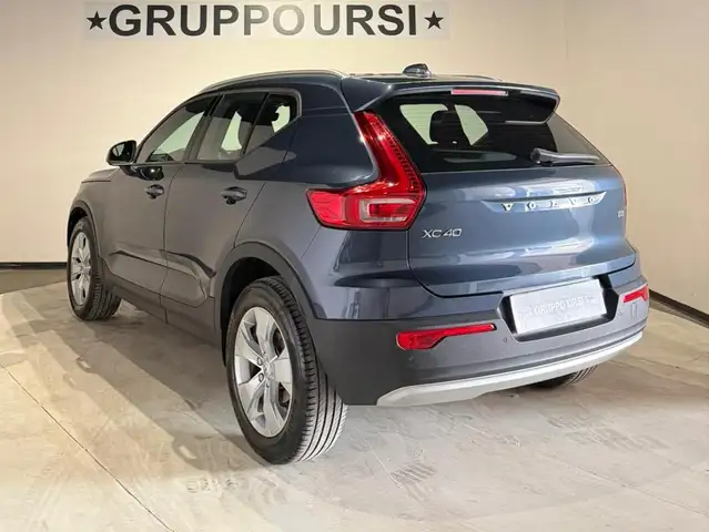 Volvo XC40 view 4