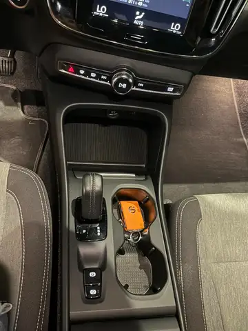 Volvo XC40 view 15
