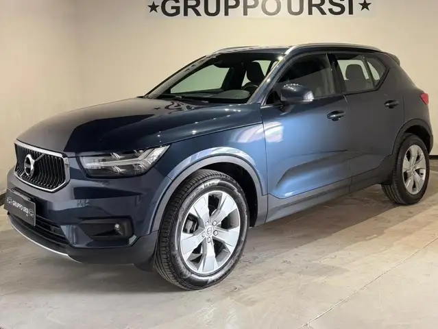 Volvo XC40 view 2