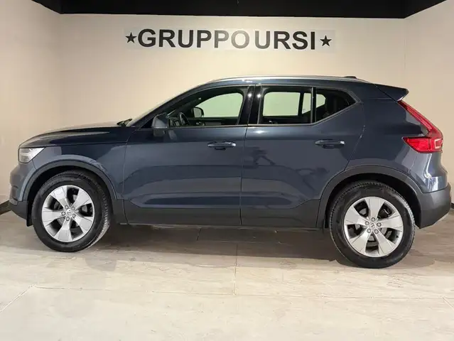 Volvo XC40 view 8