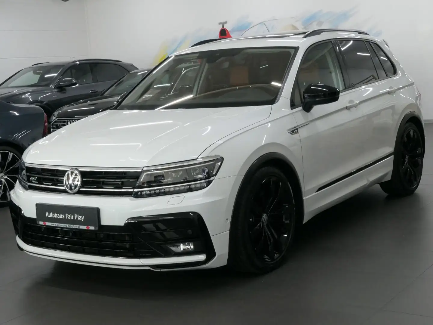 Volkswagen Tiguan R-Line 2.0 TSI 4Mot AHK/PANO/DYNAUDIO/HUD Weiß - 1