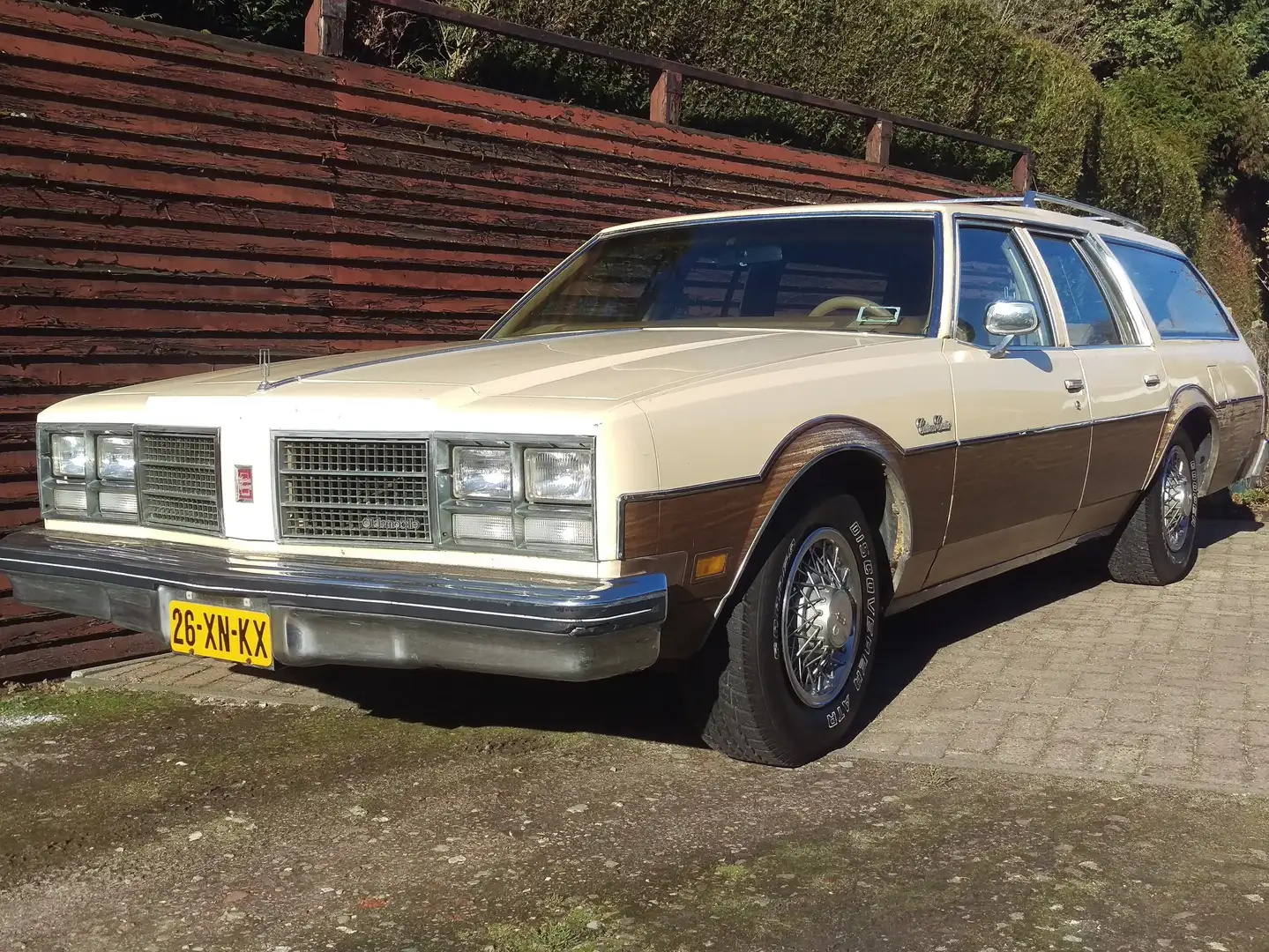 Oldsmobile Custom Cruiser Custom Cruiser undefined Béžová - 1