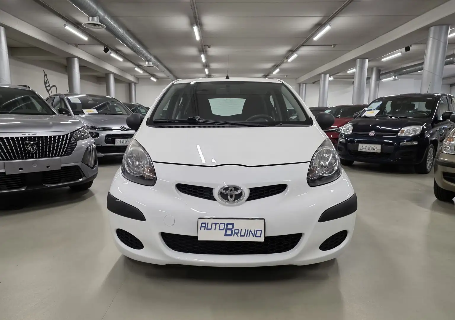 Toyota Aygo Aygo 1.0 12V VVT-i 5 porte Now Connect Bianco - 2