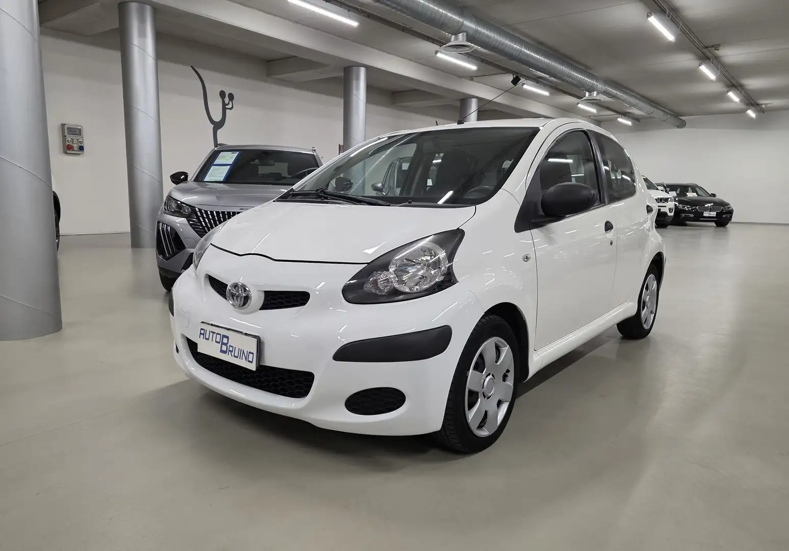 Toyota Aygo Aygo 1.0 12V VVT-i 5 porte Now Connect Bianco - 1