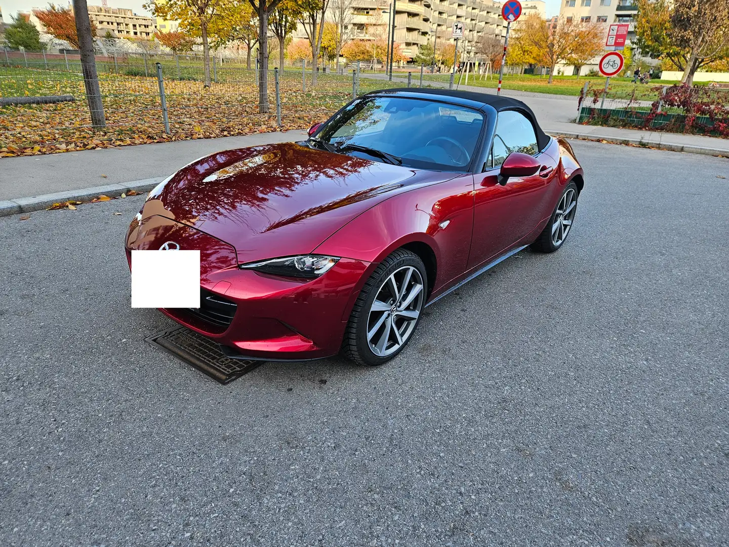 Mazda MX-5 G184 Revolution TOP Roşu - 1