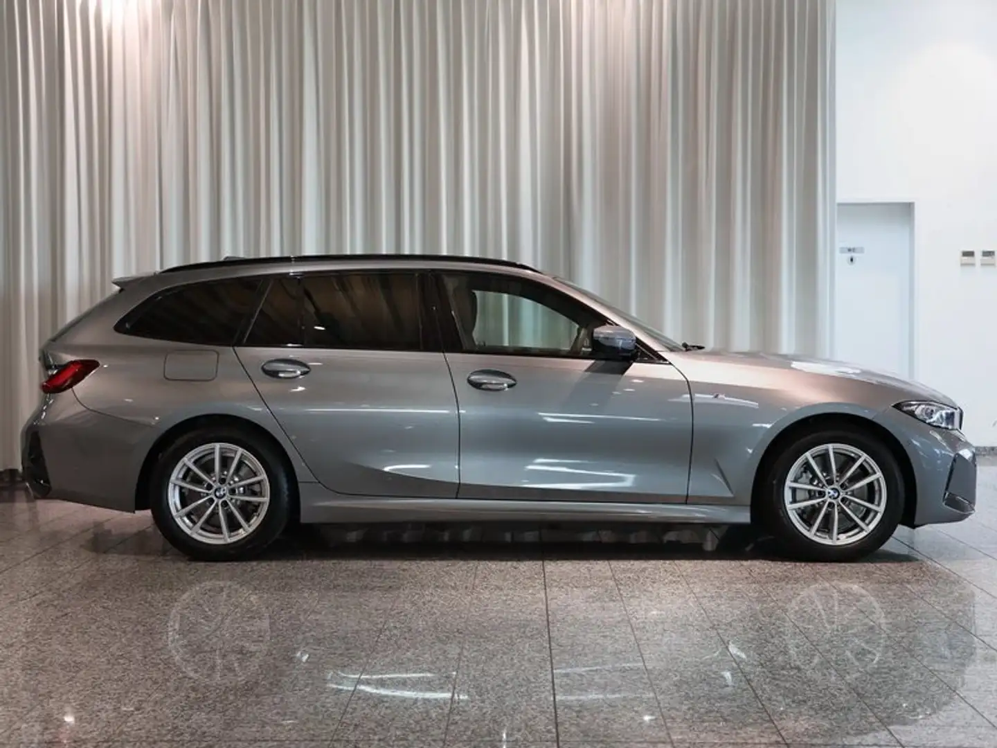 BMW 330 d xDrive xDrive Tour. M Sport Adp.LED 360°DrivAss Grau - 2
