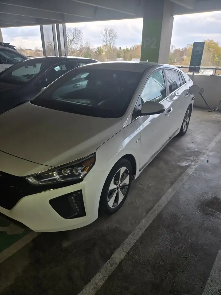 Hyundai IONIQ photo Hyundai IONIQ