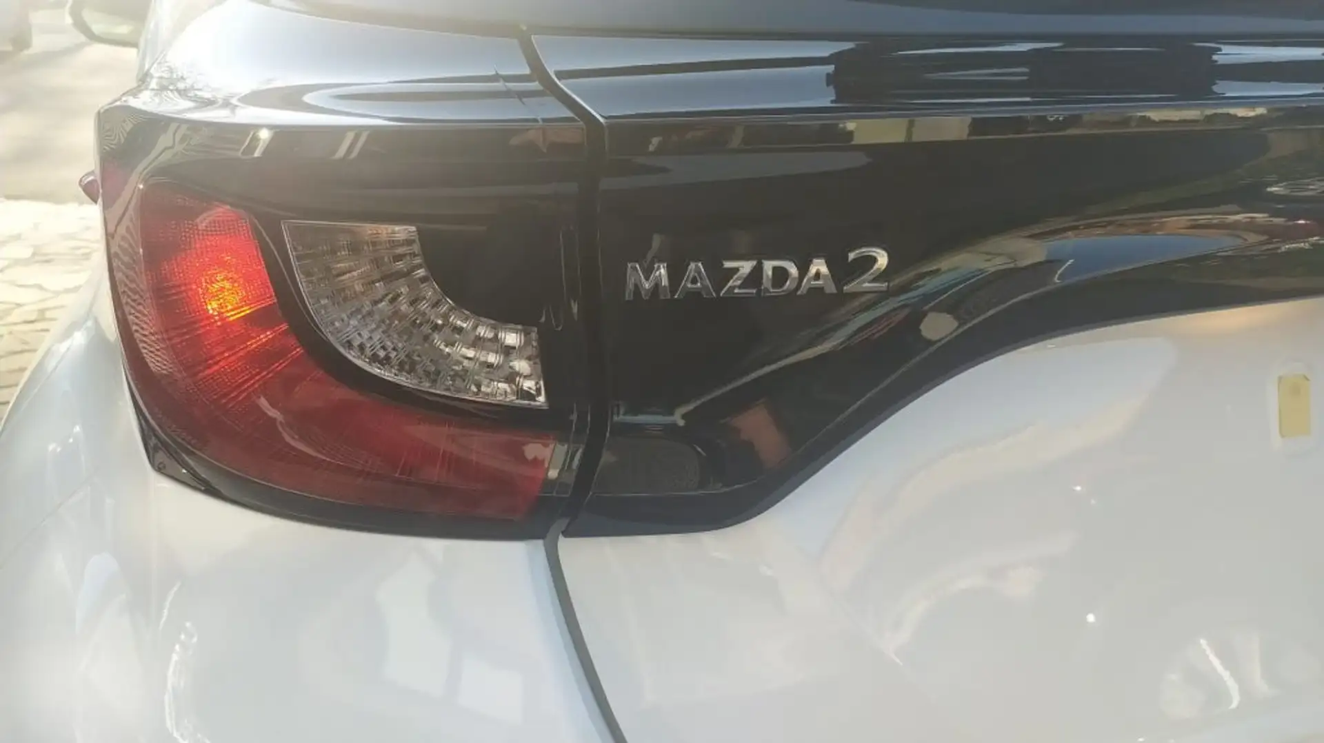 Mazda 2 1.5 Full Hybrid 116cv e-CVT Pure Bianco - 2