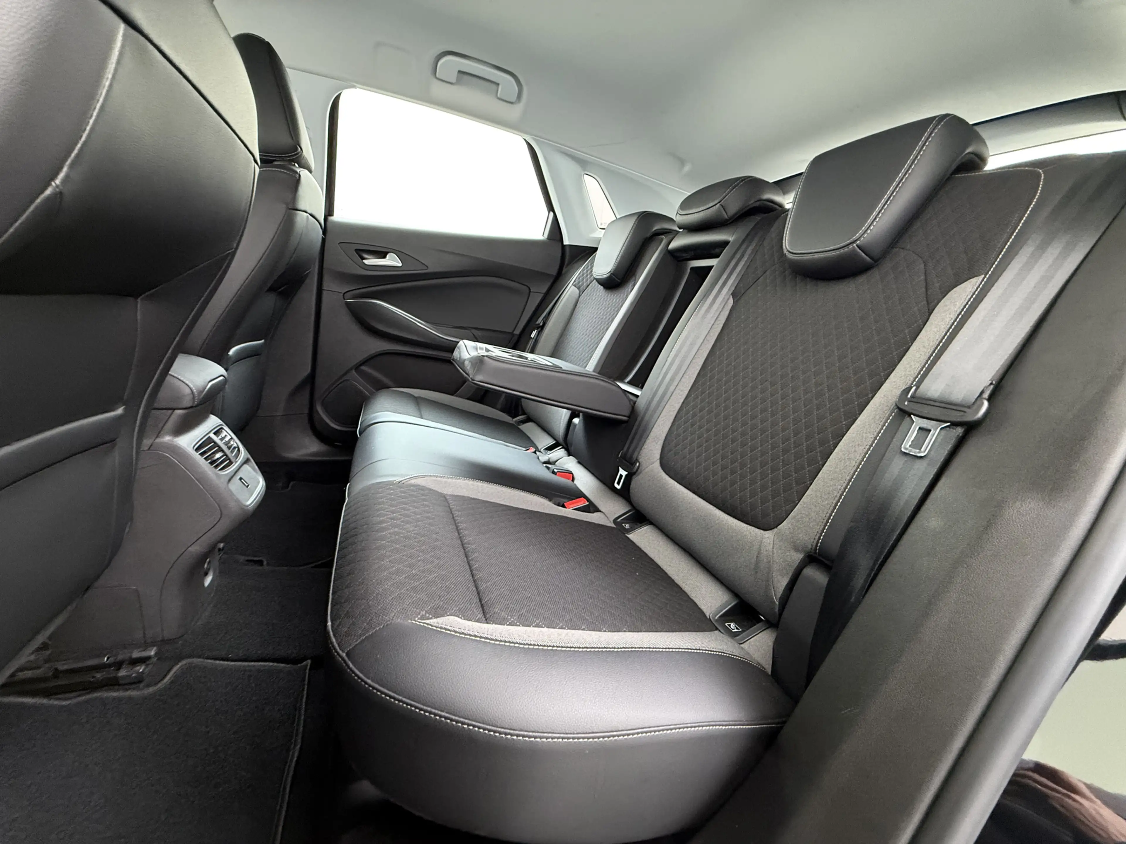 Opel Grandland X 1.2T 131pk Camera Apple/Android Elek.klep Bordherk — photo 25