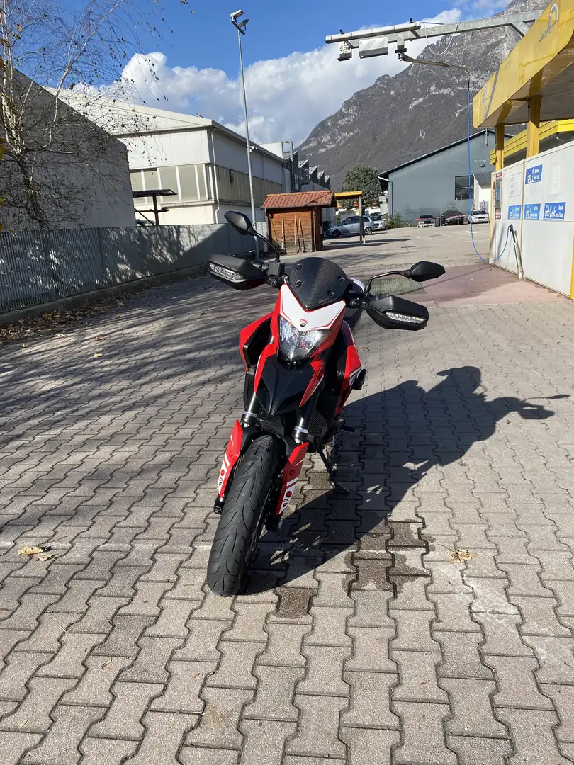 Ducati Hypermotard 939 Red - 1
