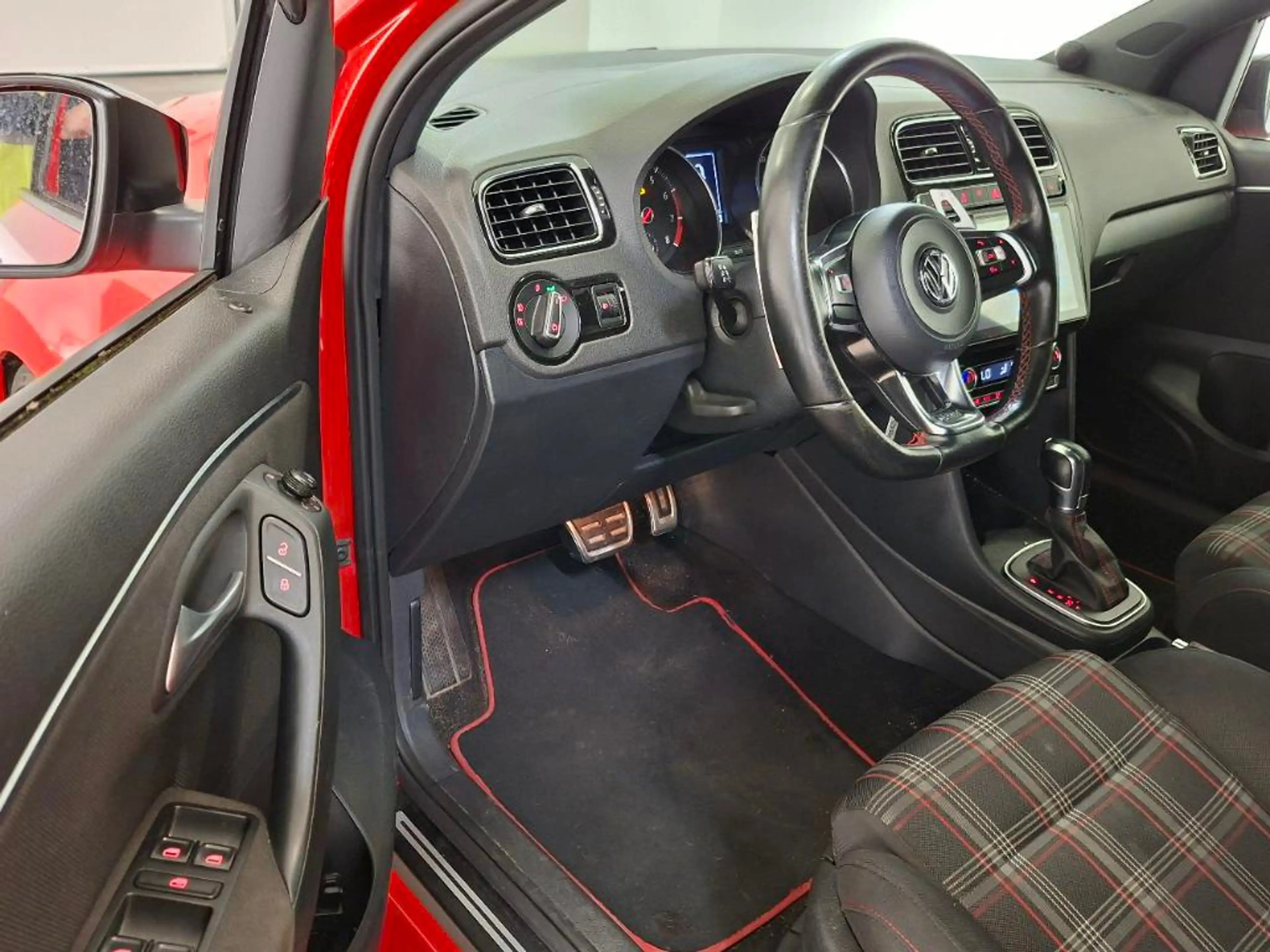 Volkswagen Polo GTI 1.8 TSI AUTOMAAT/ PANO — photo 6
