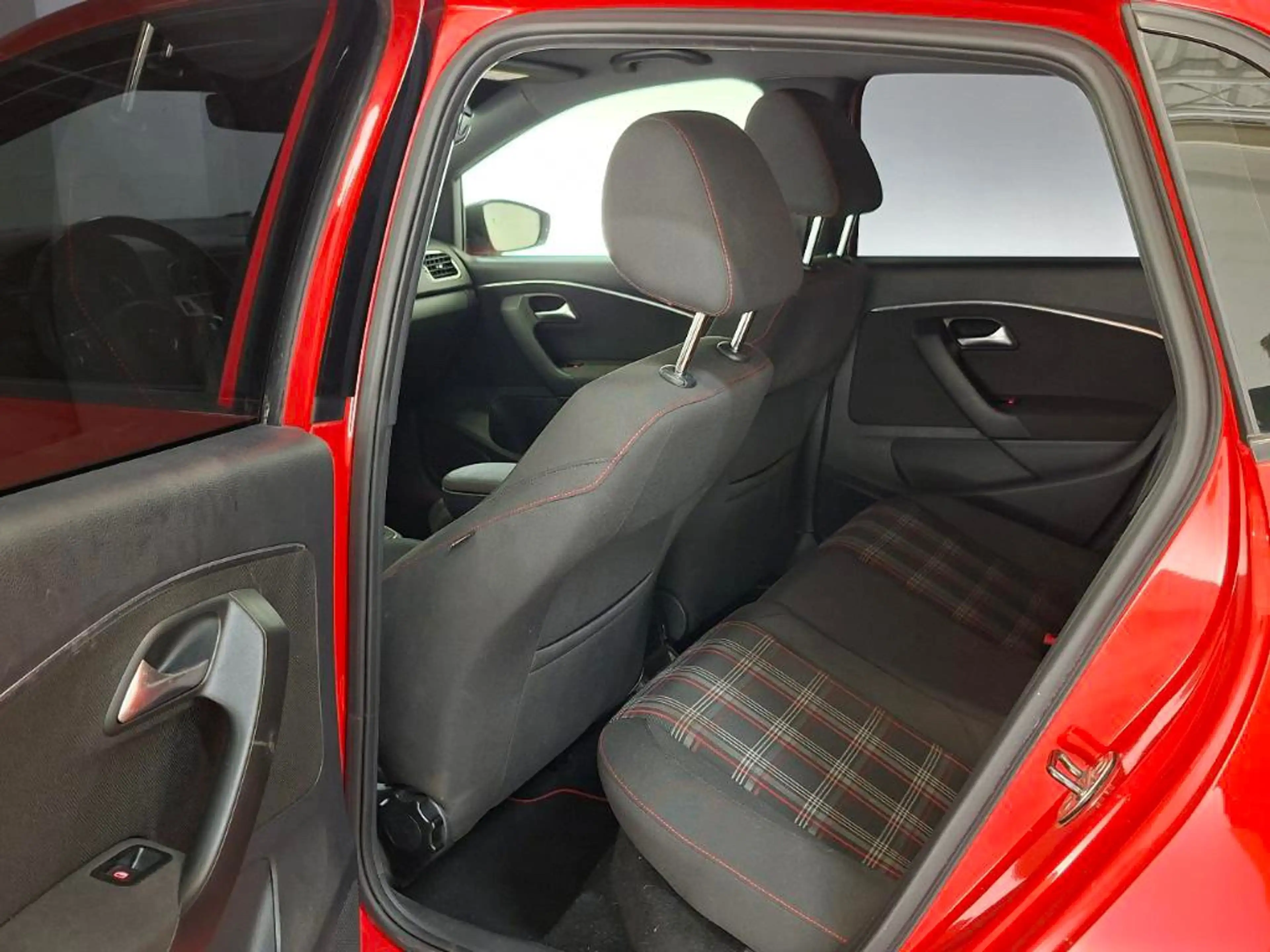 Volkswagen Polo GTI 1.8 TSI AUTOMAAT/ PANO — photo 7