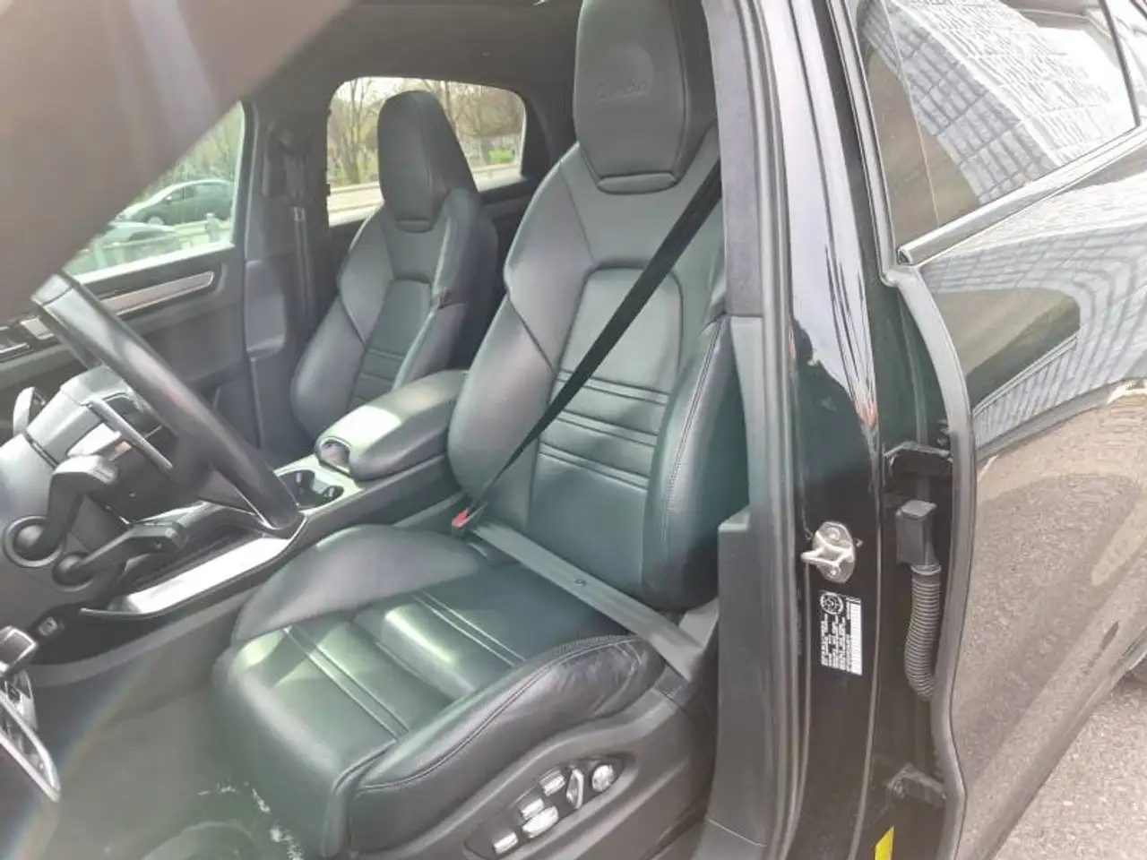 Porsche Cayenne снимка Porsche Cayenne