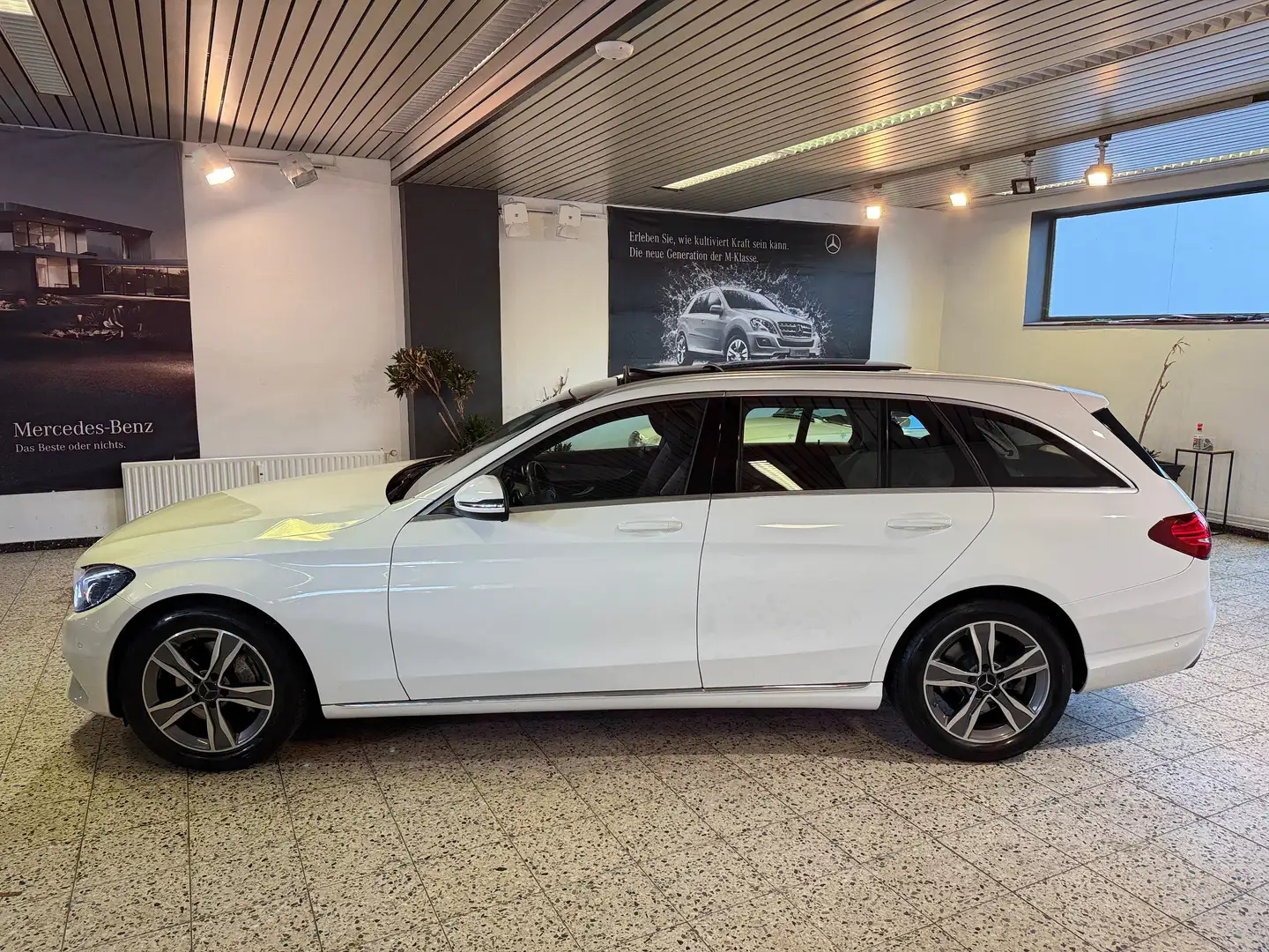 Mercedes-Benz C 250 T Avantgarde AUT/NAVI/LED/PTS/SHZ/TW/PSD/AHK/SPUR Weiß - 1