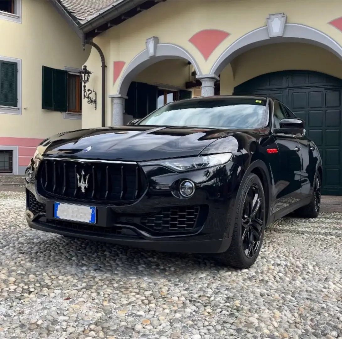 Maserati Levante 3.0 V6 Gransport 250cv auto Černá - 1