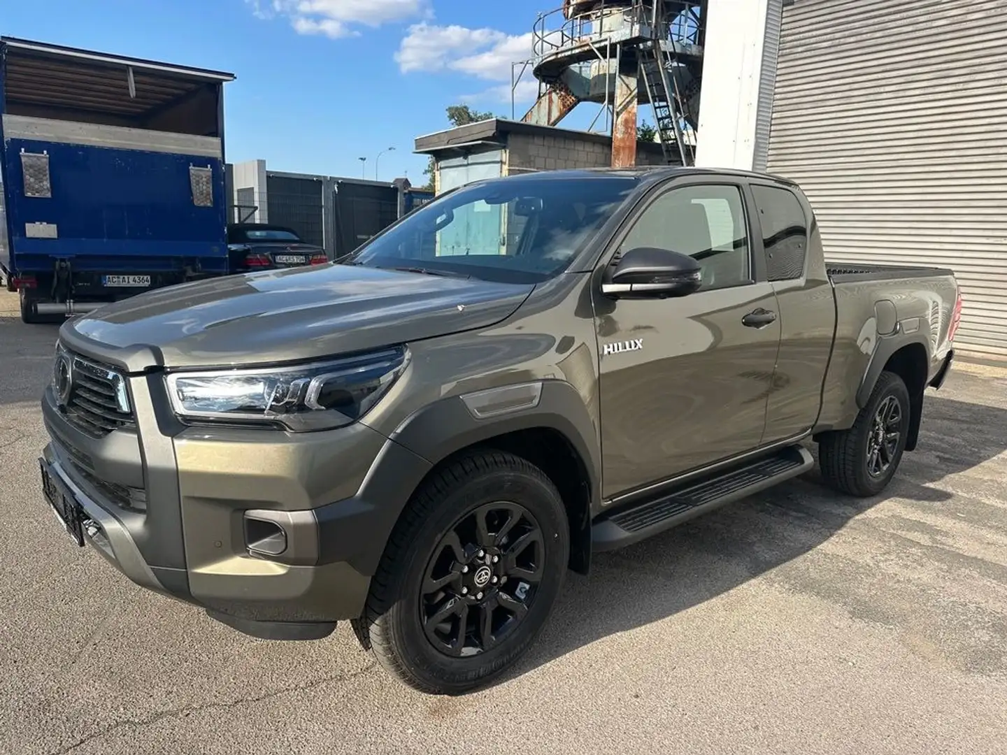 Toyota Hilux EXTRA CAB 2.8 INVINCIBLE  360° Grün - 1