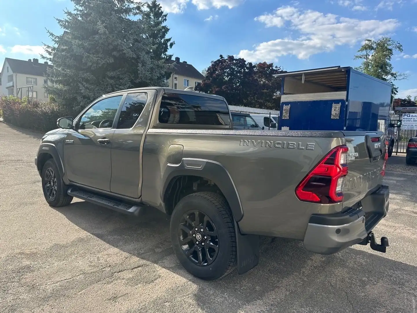 Toyota Hilux EXTRA CAB 2.8 INVINCIBLE  360° Grün - 2
