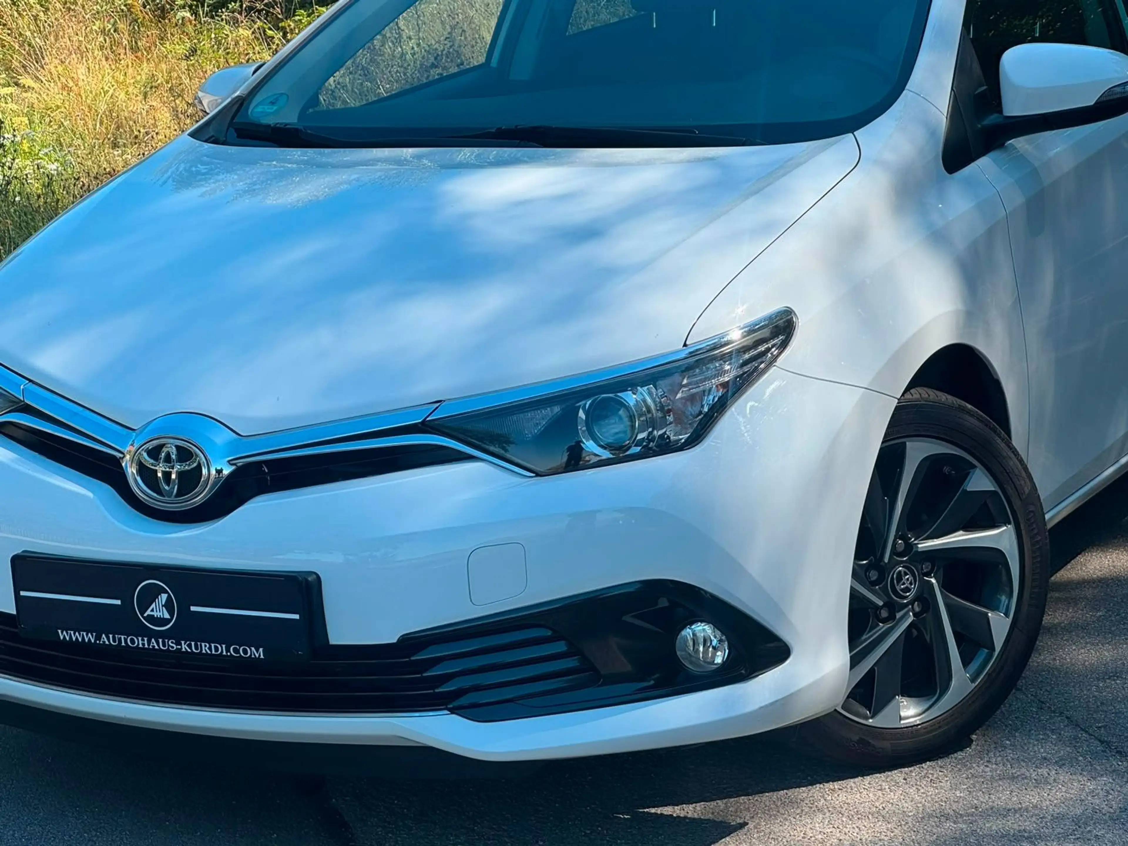 Toyota Auris 1.2T Design Edition 8FACH R-KAM 17" LM SHZ — photo 2