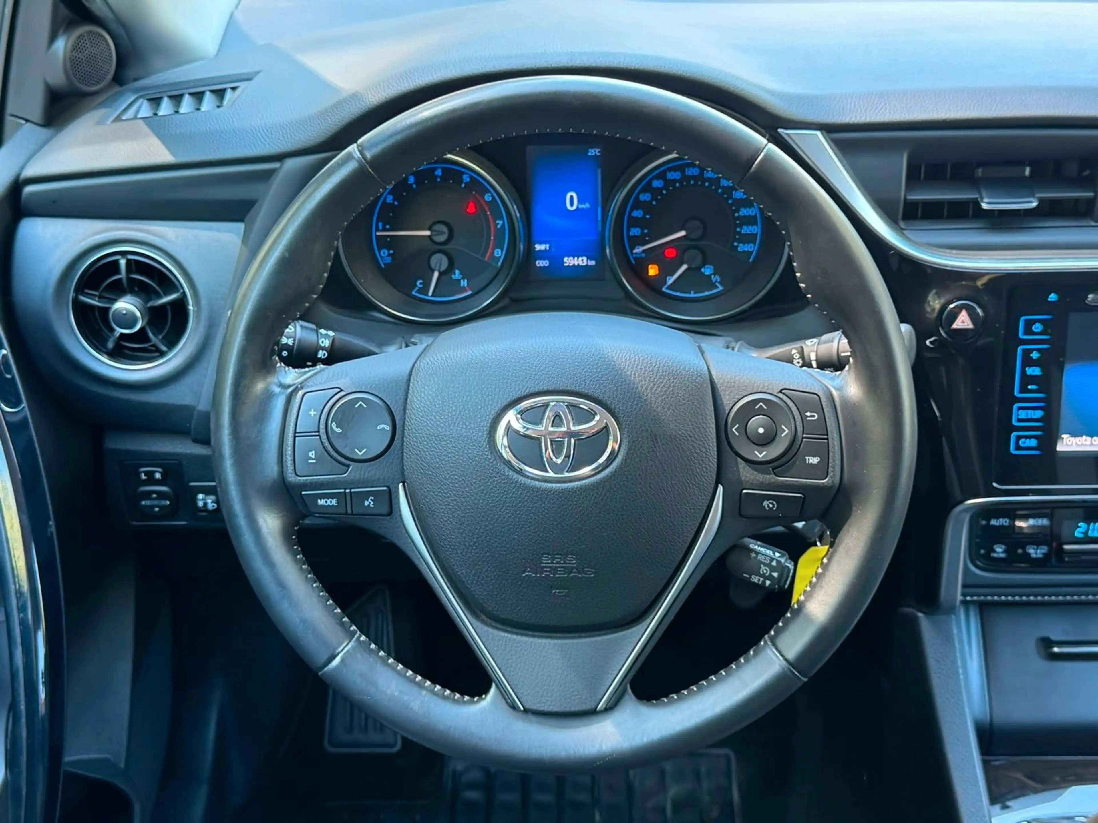 Toyota Auris 1.2T Design Edition 8FACH R-KAM 17" LM SHZ — photo 12
