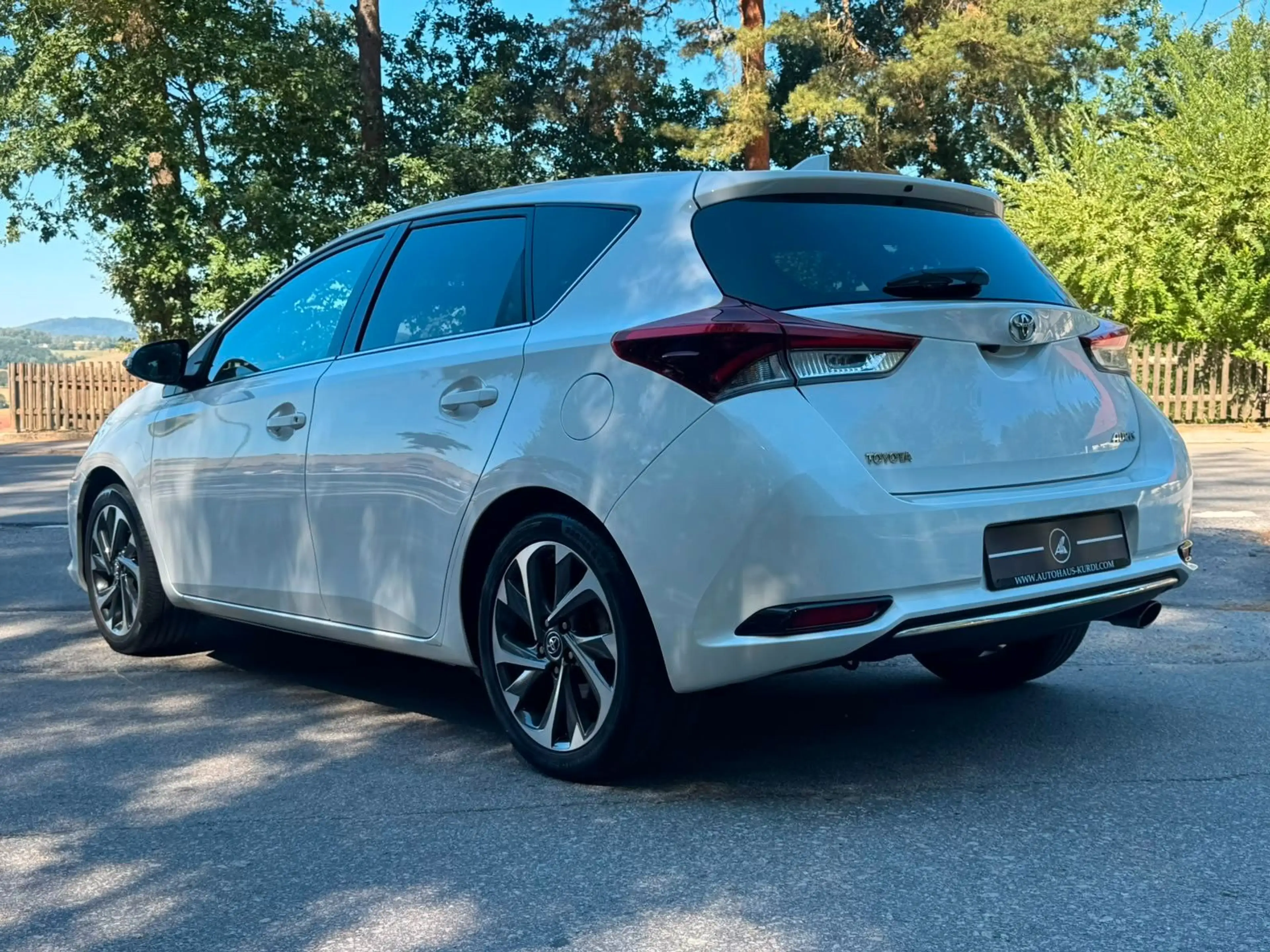 Toyota Auris 1.2T Design Edition 8FACH R-KAM 17" LM SHZ — photo 8